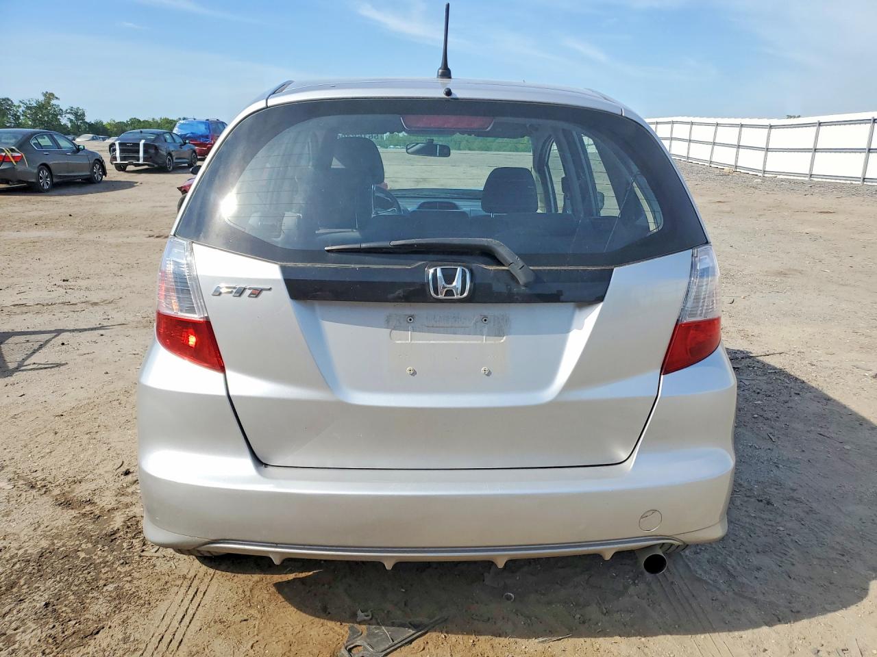 2012 Honda Fit Silver vin: JHMGE8H38CC039403