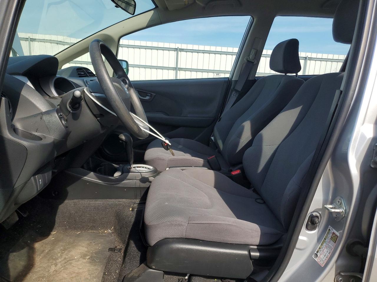 2012 Honda Fit Silver vin: JHMGE8H38CC039403