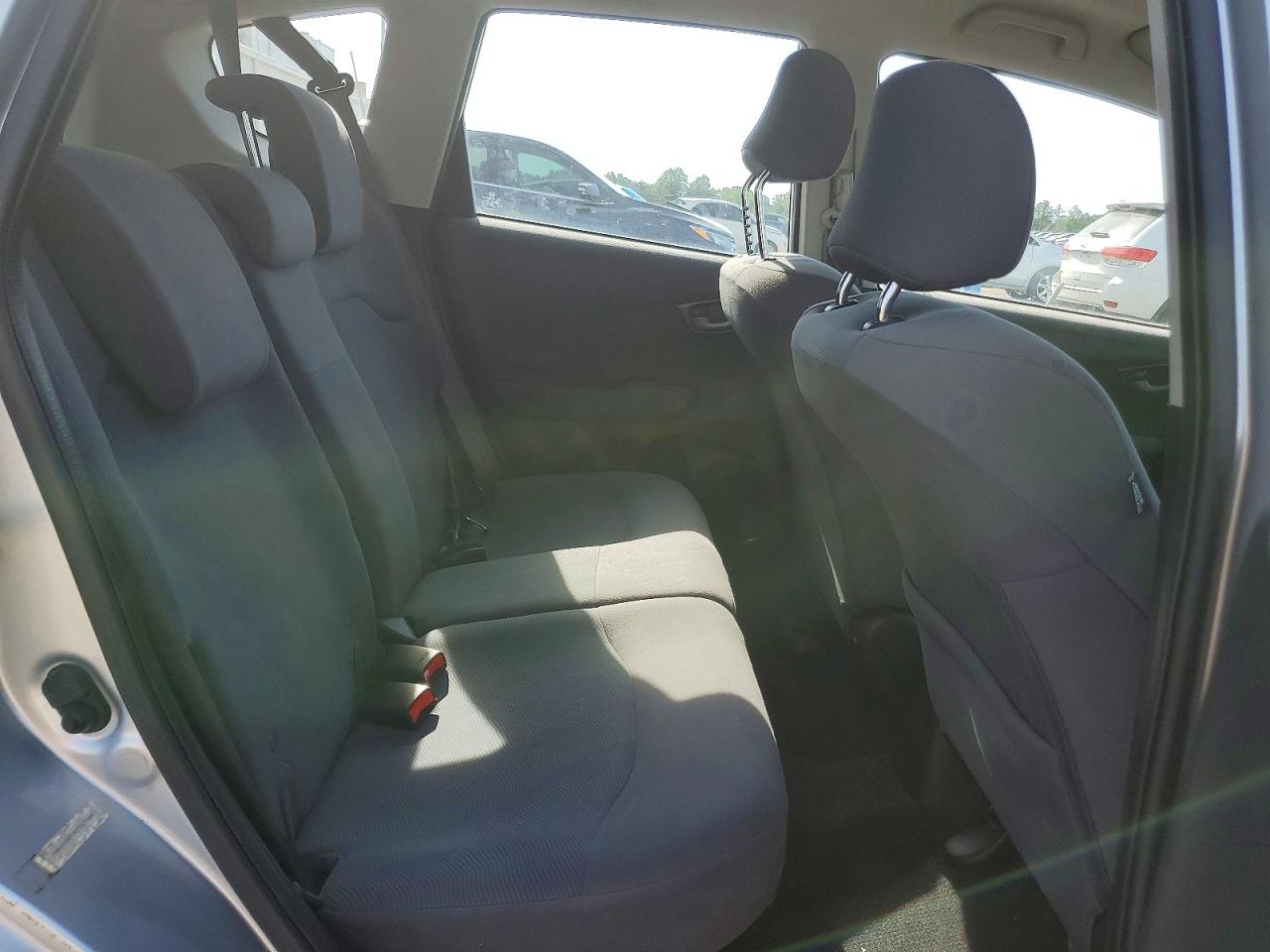 2012 Honda Fit Silver vin: JHMGE8H38CC039403