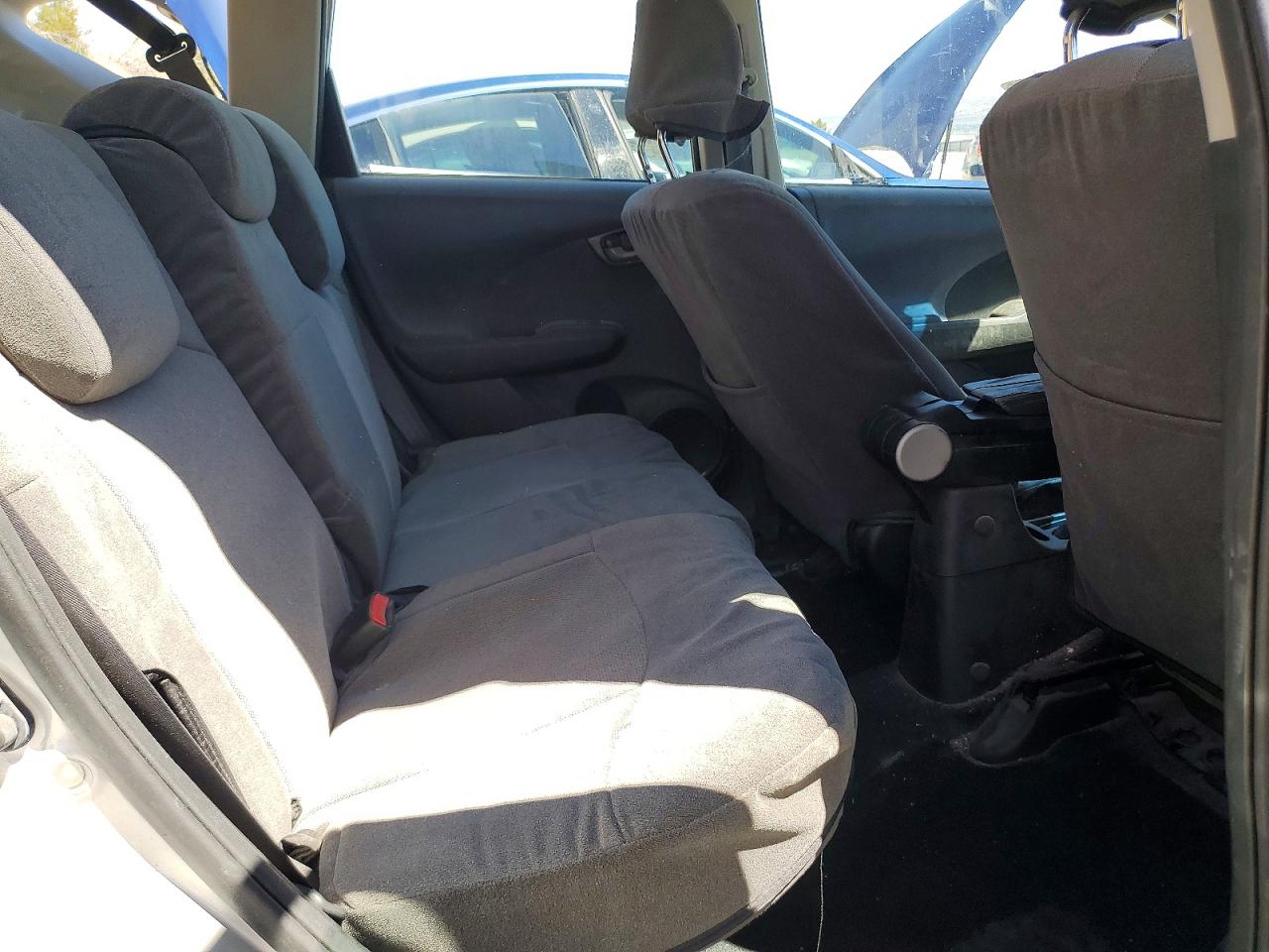 2012 Honda Fit Silver vin: JHMGE8H38CS000915