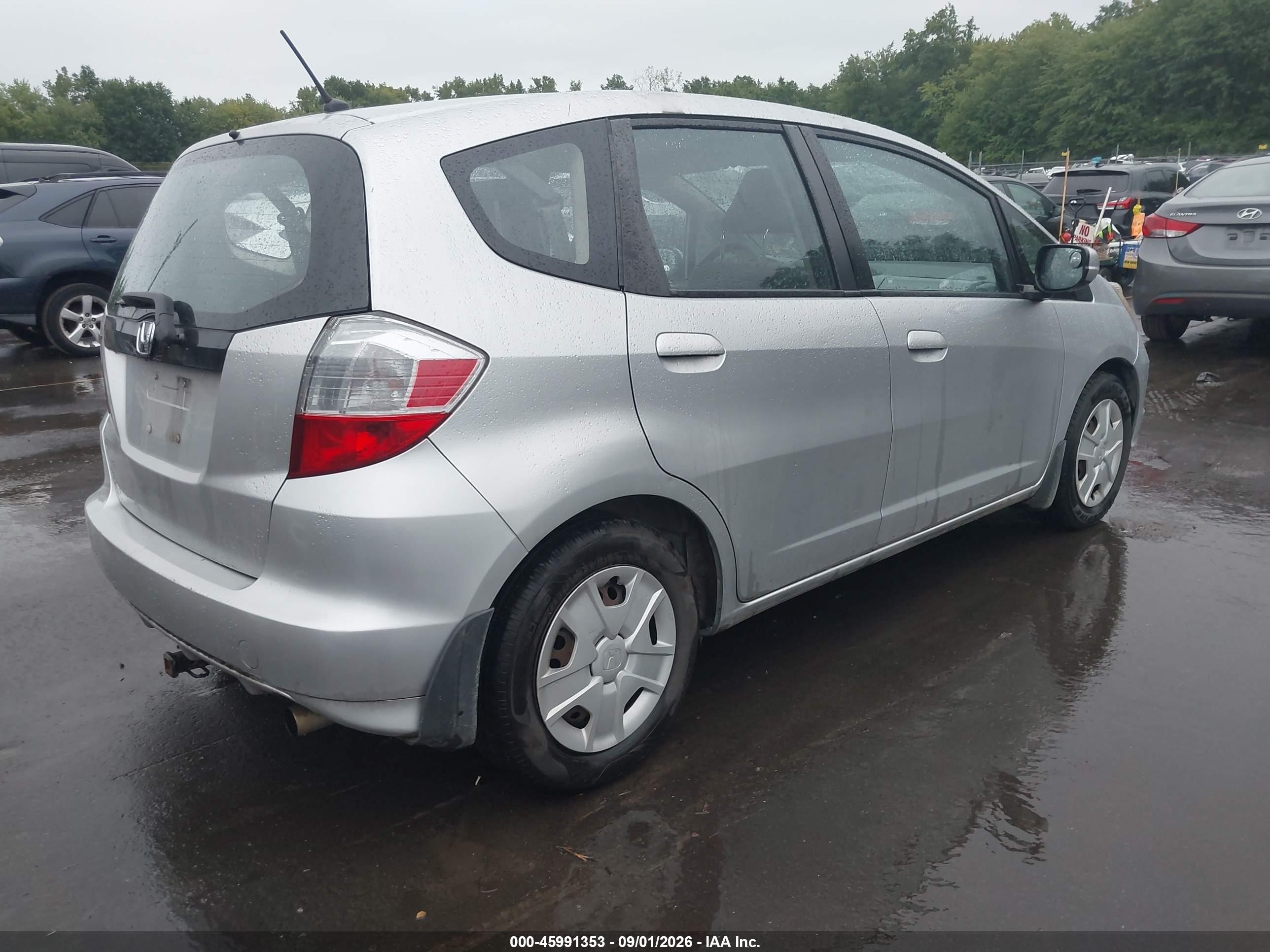 2012 Honda Fit   Silver vin: JHMGE8H38CS007038