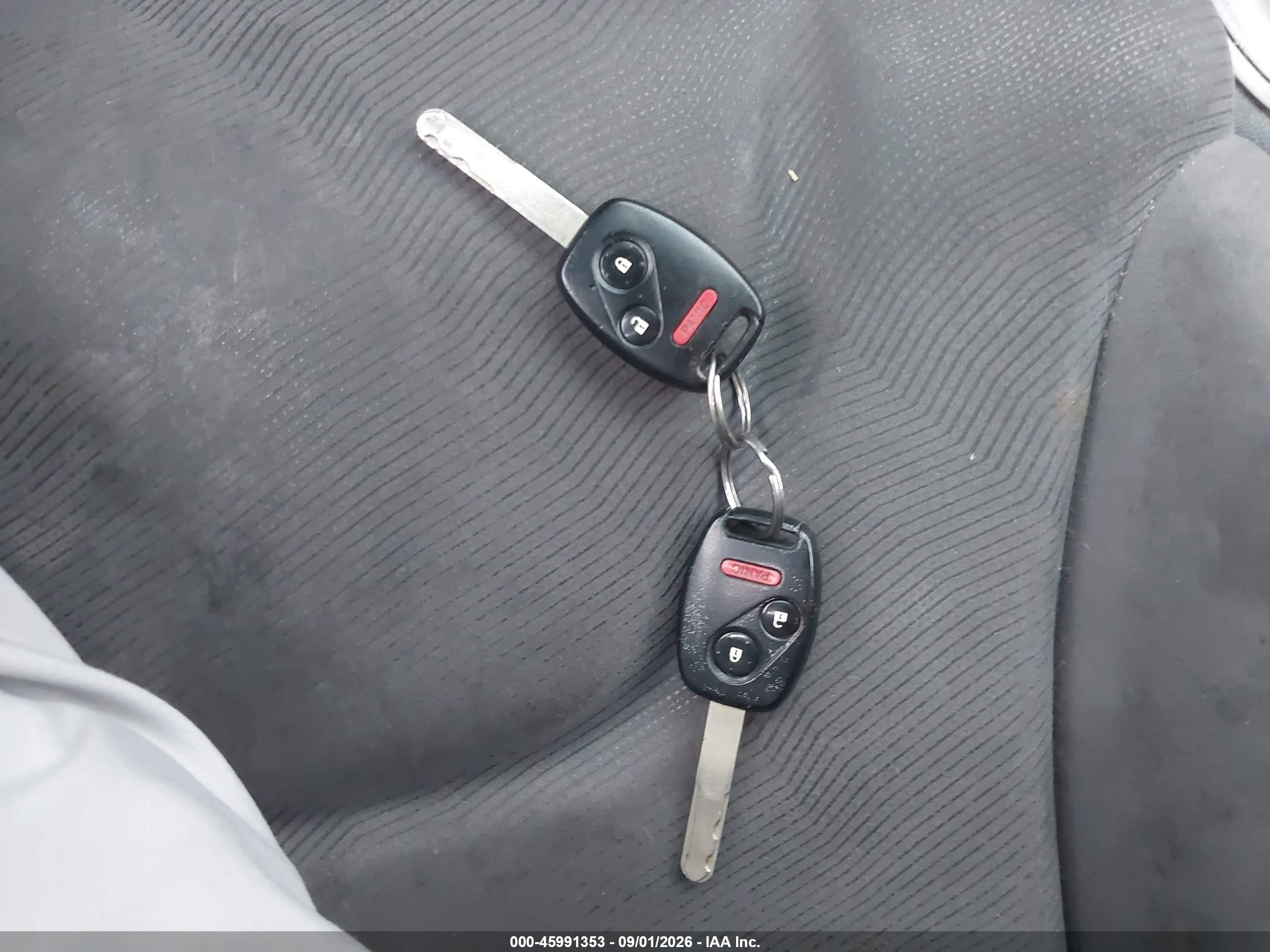 2012 Honda Fit   Silver vin: JHMGE8H38CS007038