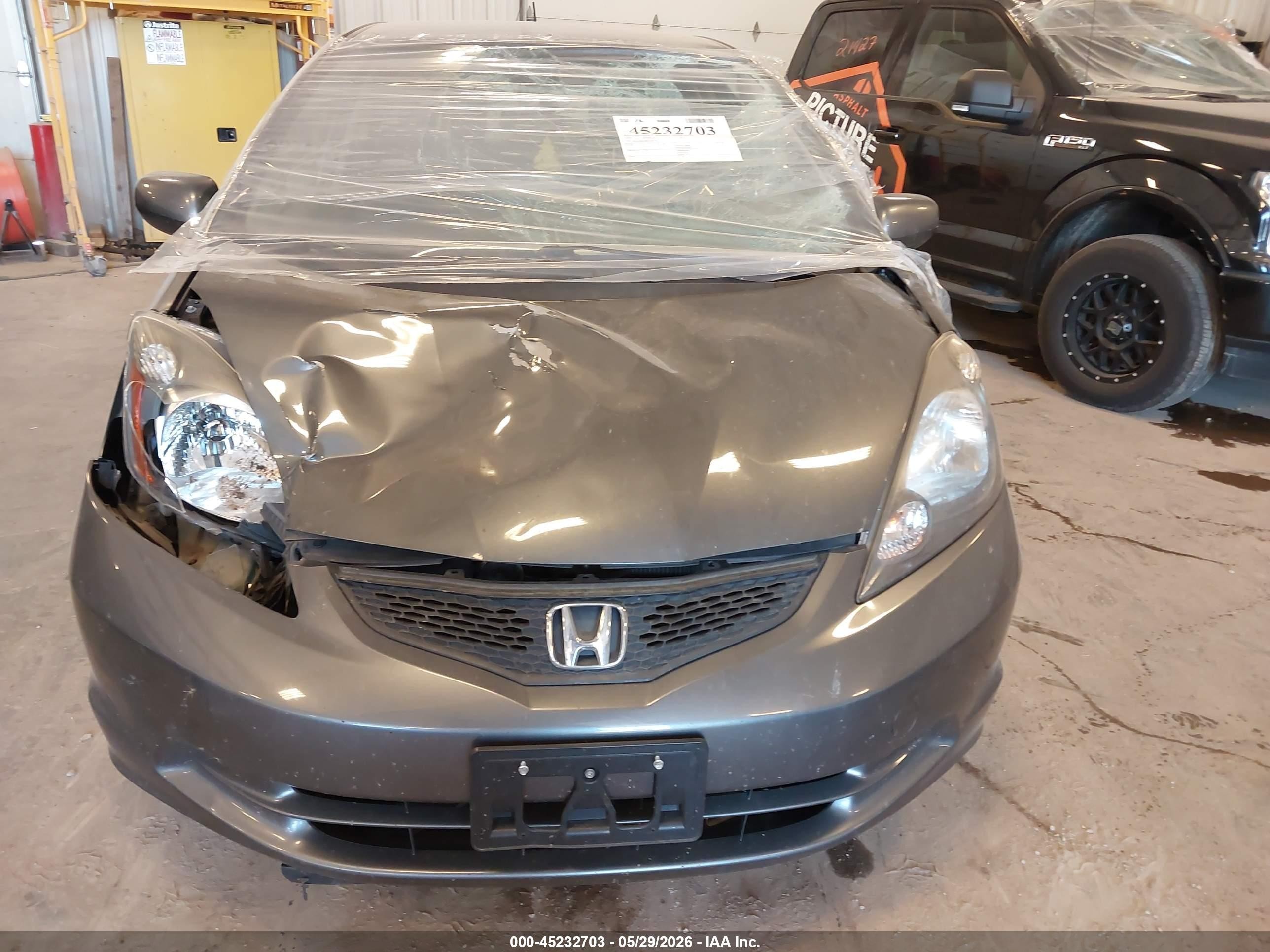 2013 Honda Fit   Gray vin: JHMGE8H38DC005592