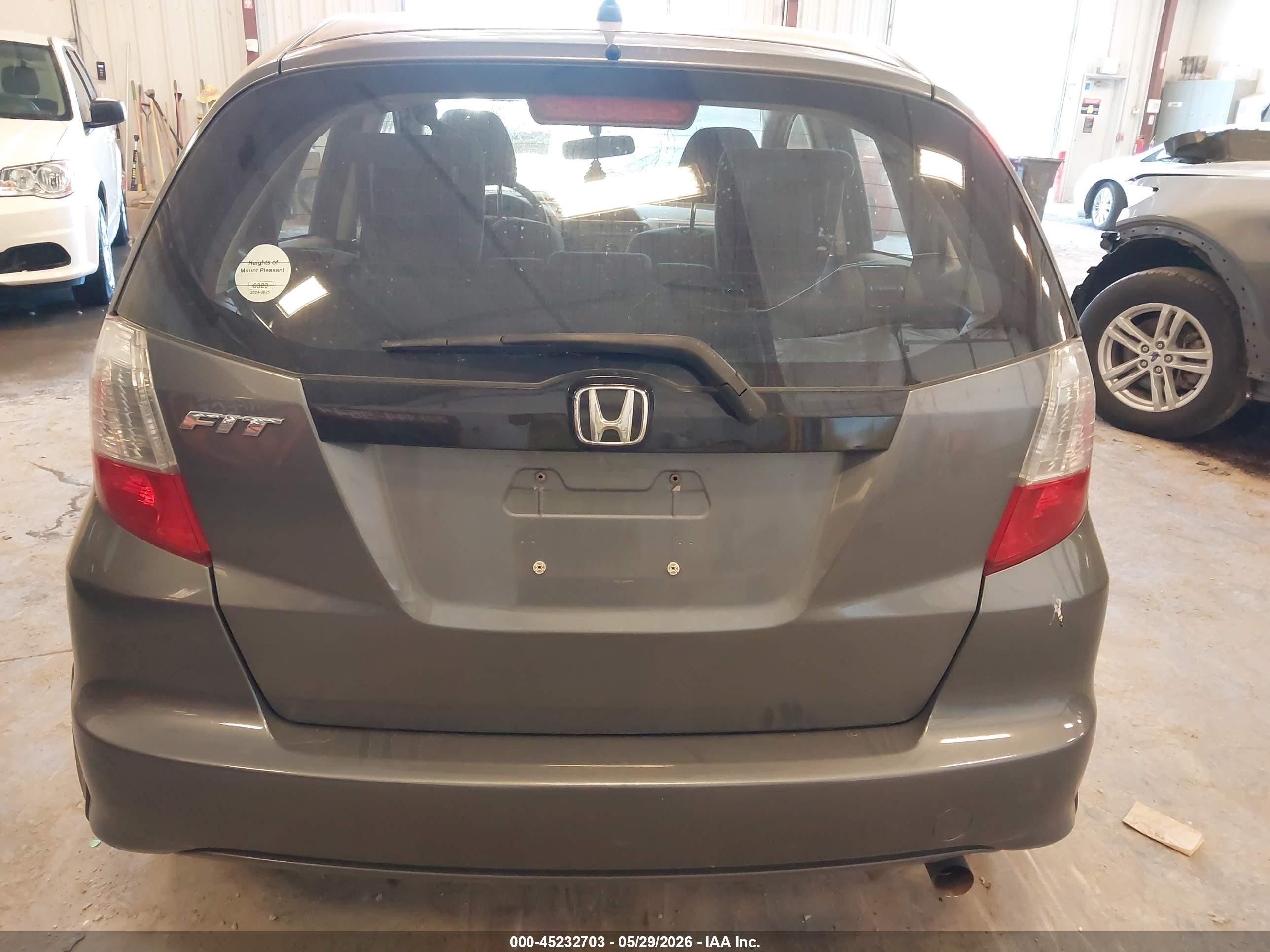 2013 Honda Fit   Gray vin: JHMGE8H38DC005592