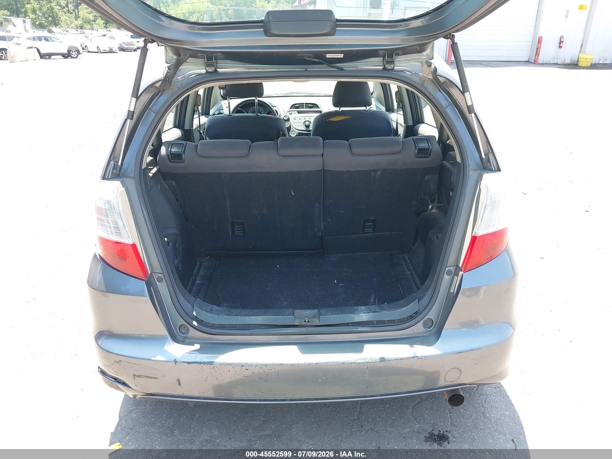 2013 Honda Fit Gray vin: JHMGE8H38DC010761