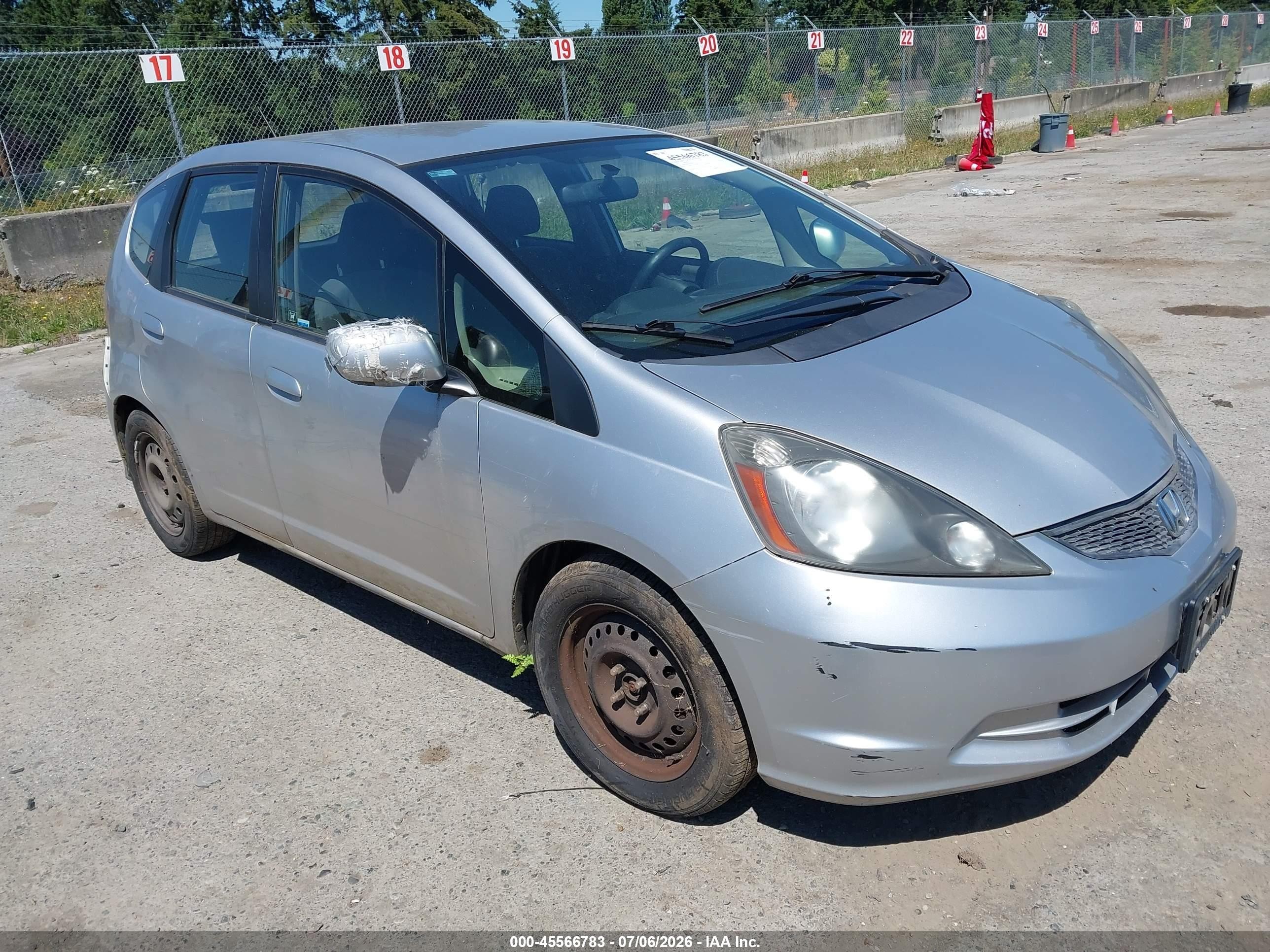 2013 Honda Fit   Silver vin: JHMGE8H38DC023087