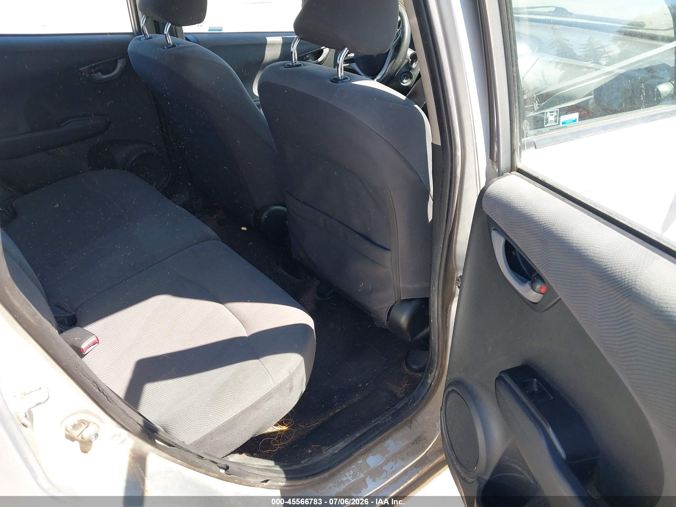 2013 Honda Fit   Silver vin: JHMGE8H38DC023087