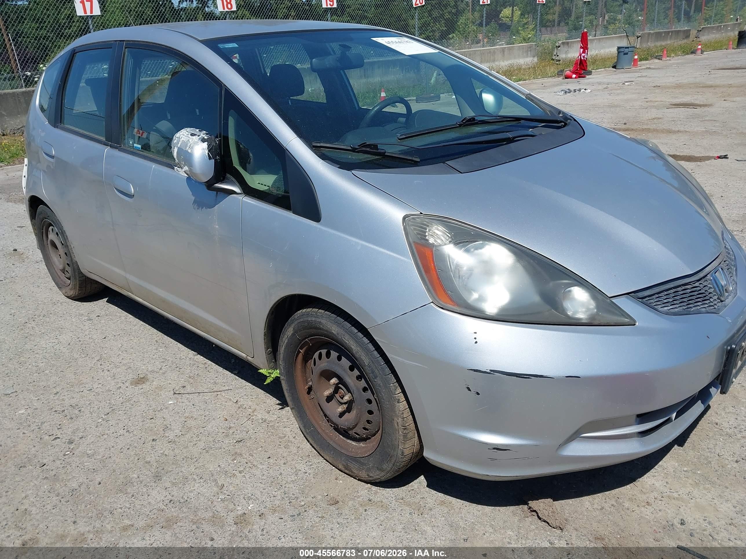 2013 Honda Fit   Silver vin: JHMGE8H38DC023087