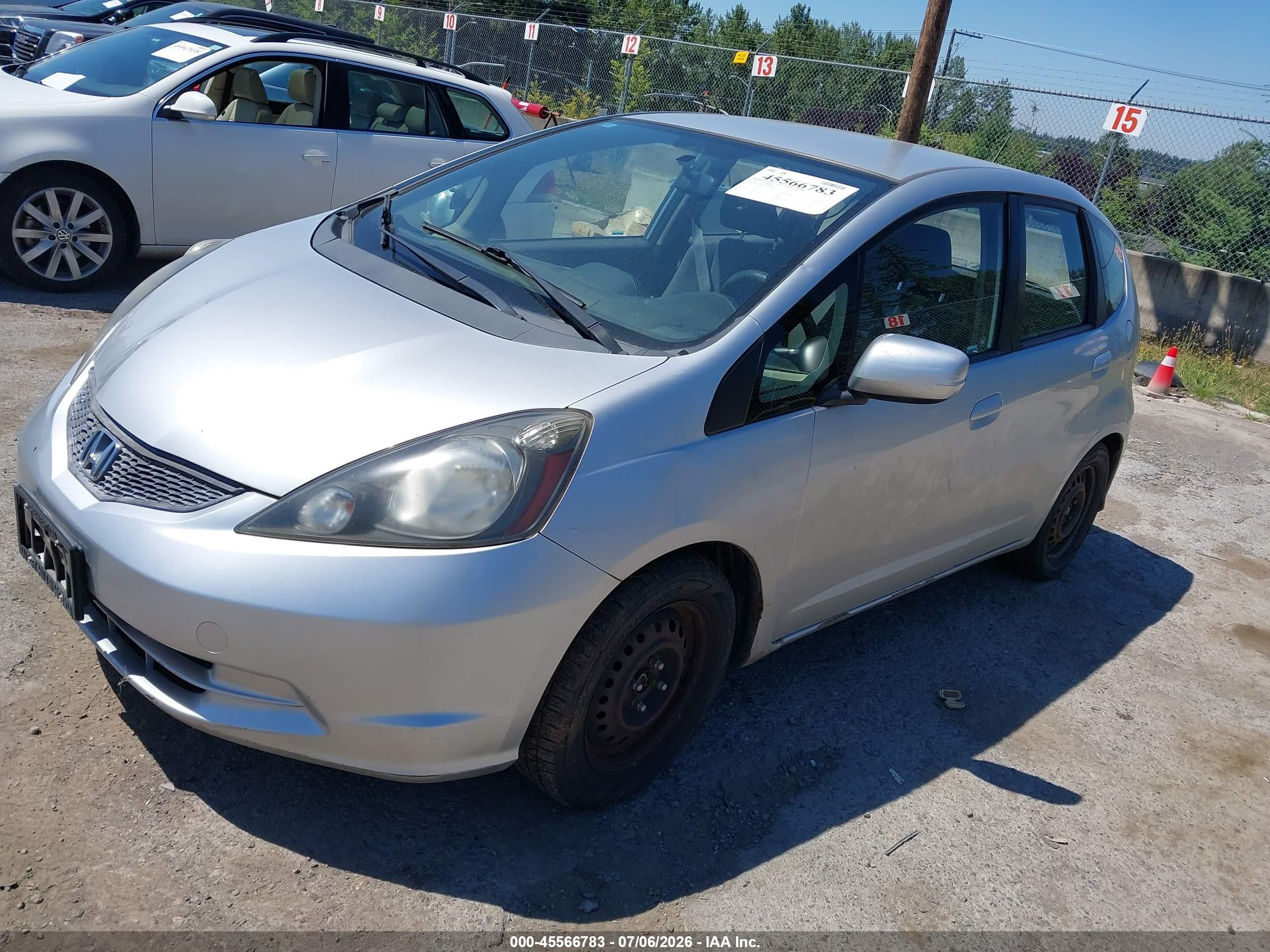 2013 Honda Fit   Silver vin: JHMGE8H38DC023087