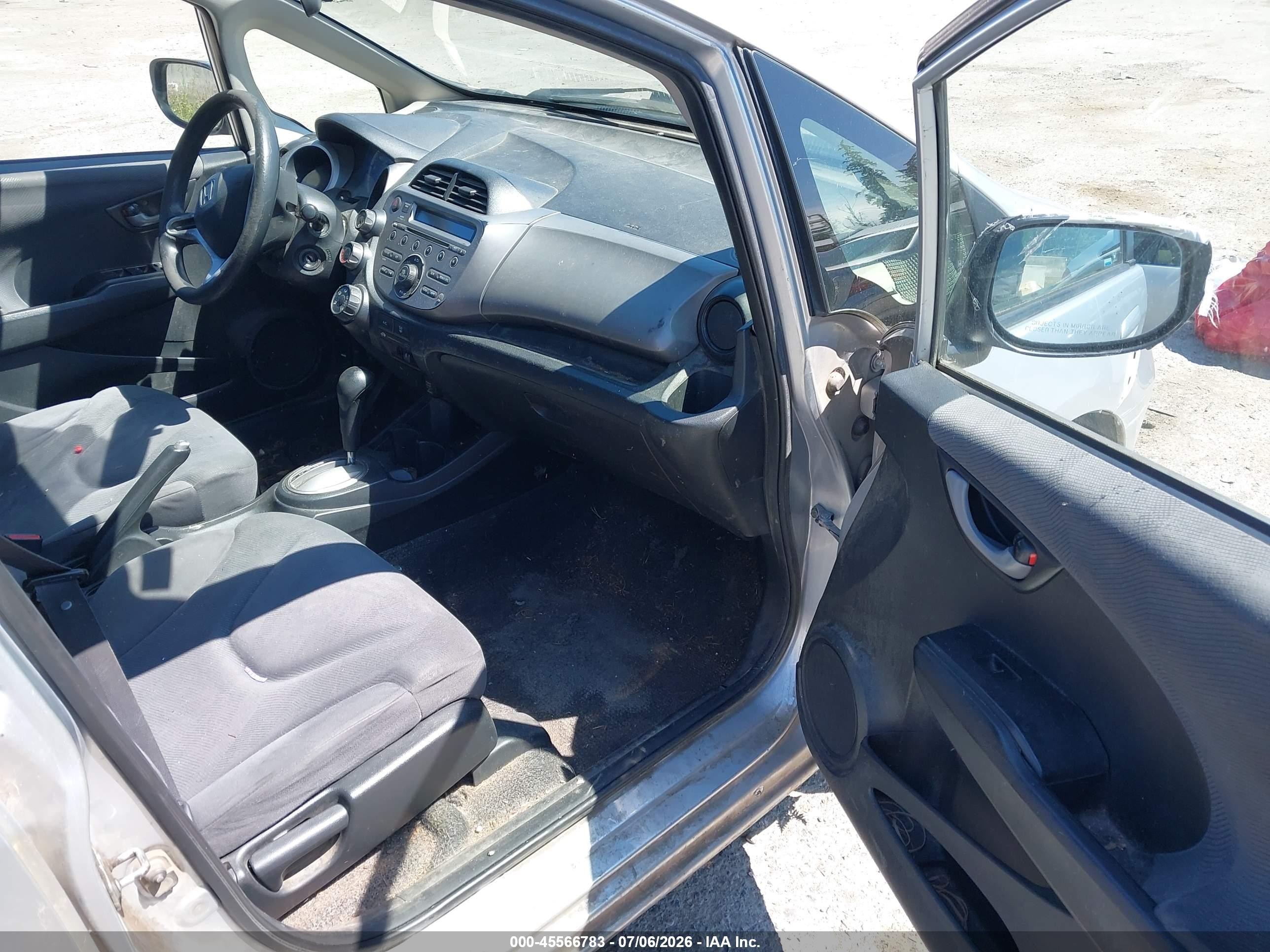 2013 Honda Fit   Silver vin: JHMGE8H38DC023087