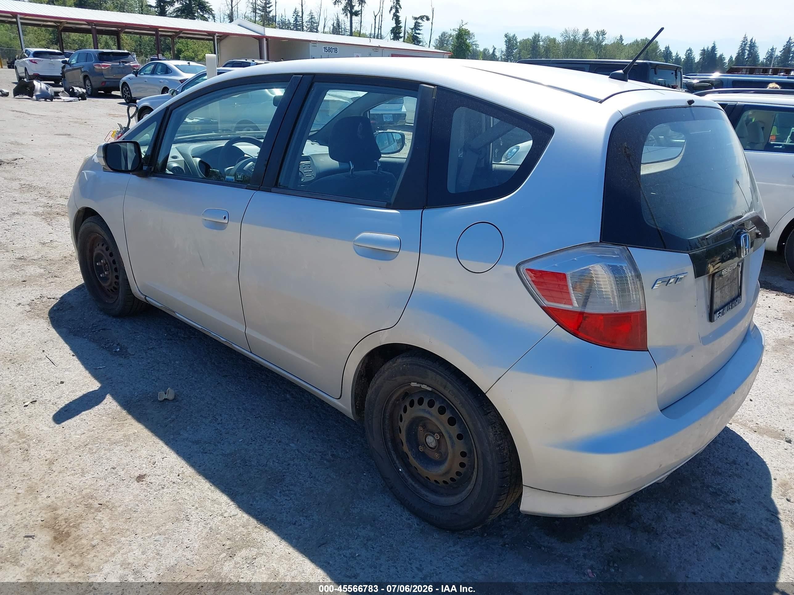 2013 Honda Fit   Silver vin: JHMGE8H38DC023087