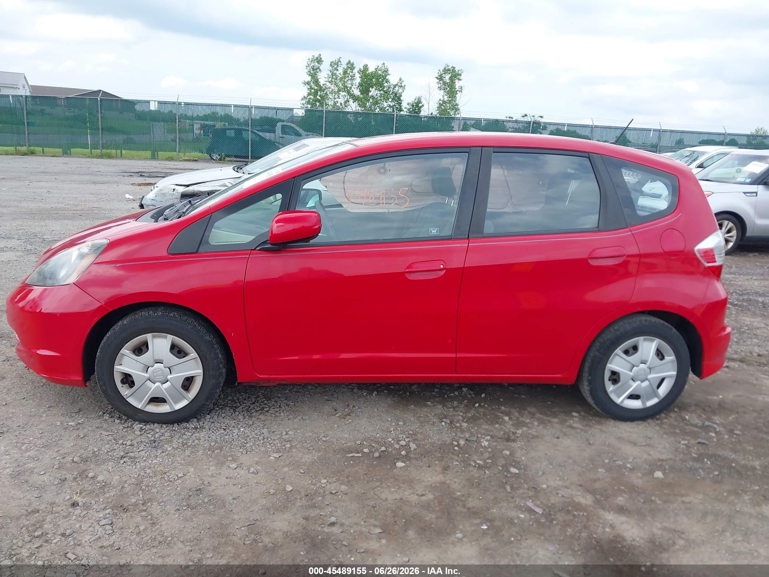 2013 Honda Fit   Red vin: JHMGE8H38DC026166