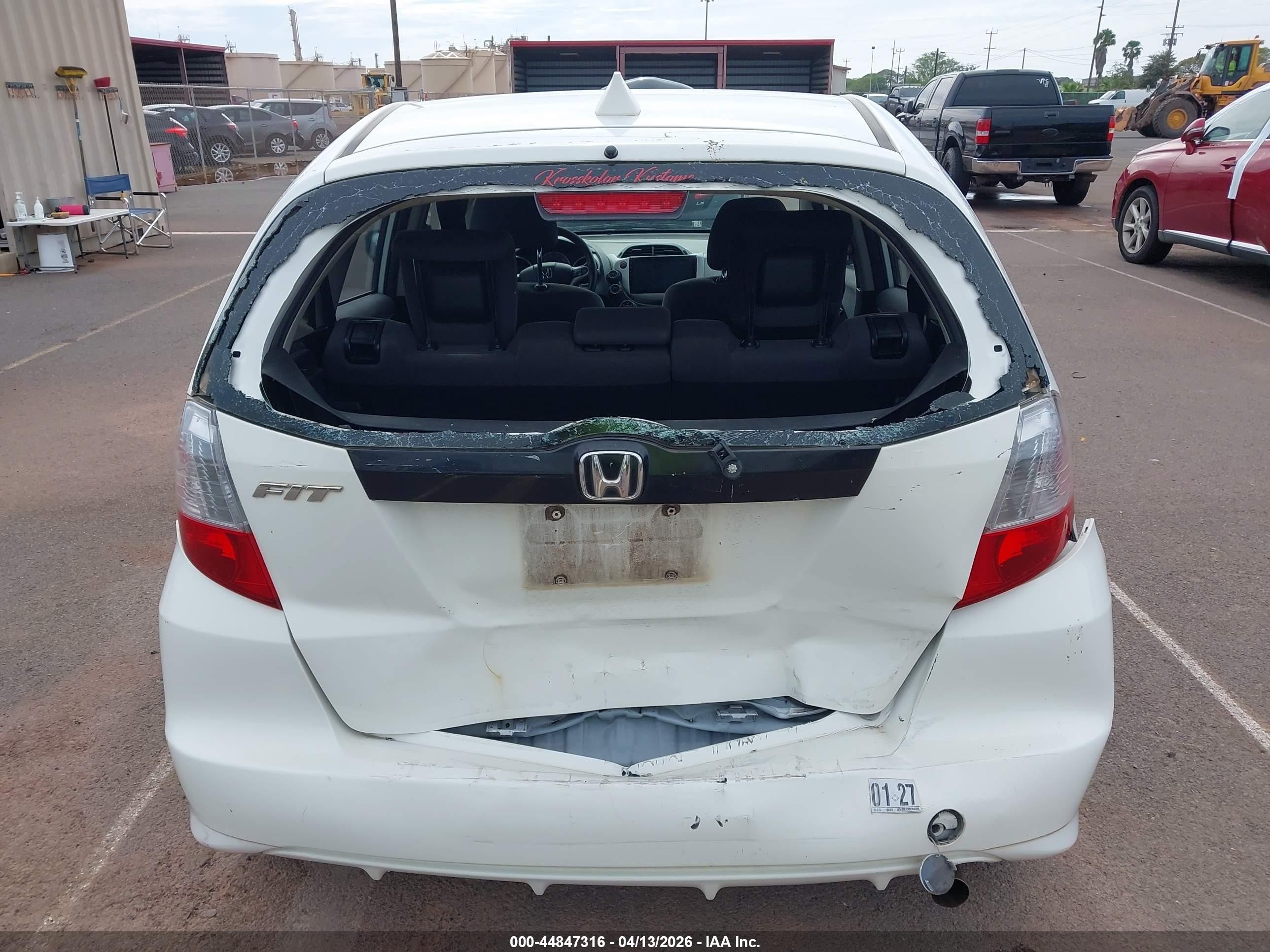 2013 Honda Fit   White vin: JHMGE8H38DC042268