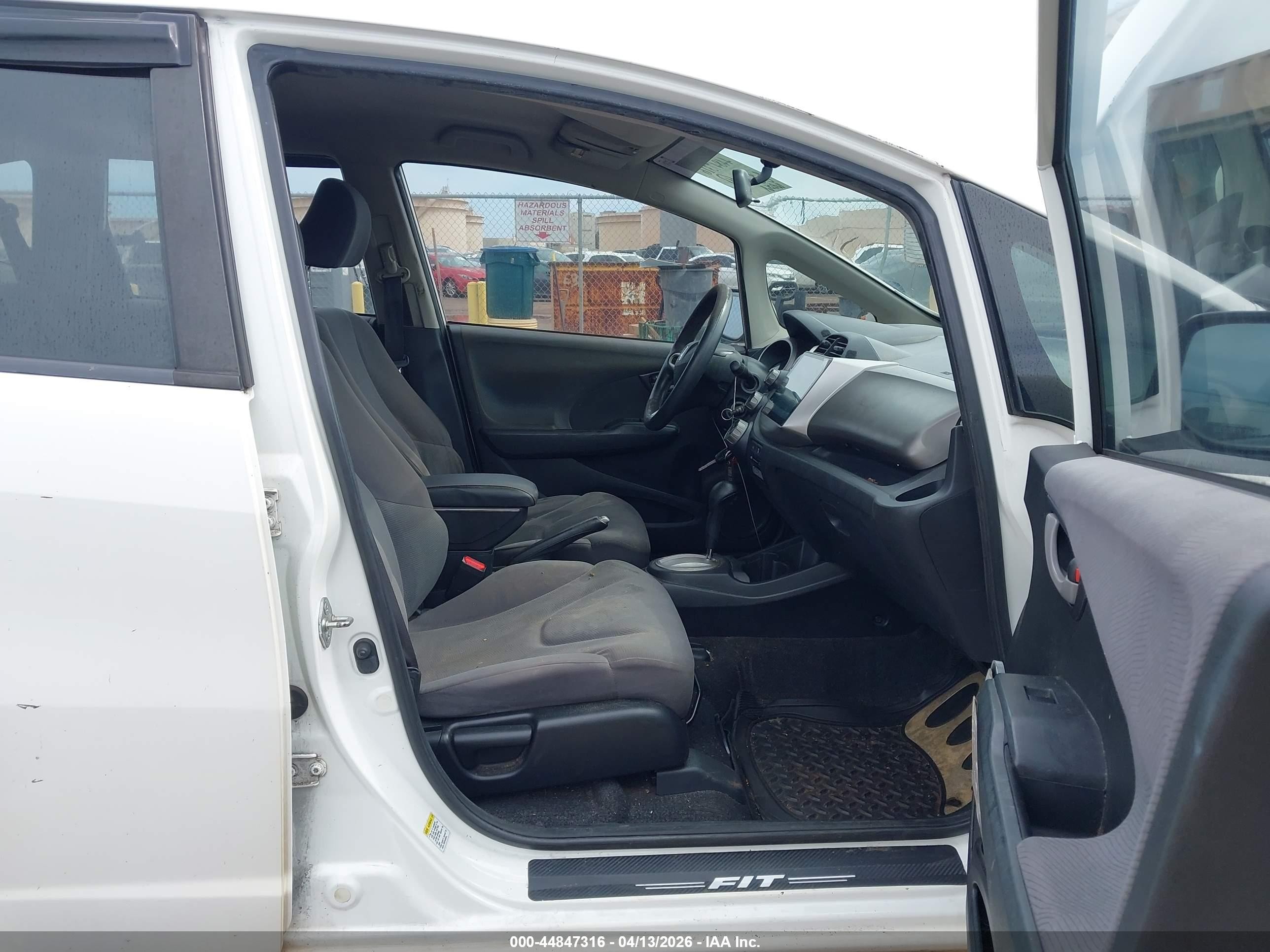 2013 Honda Fit   White vin: JHMGE8H38DC042268
