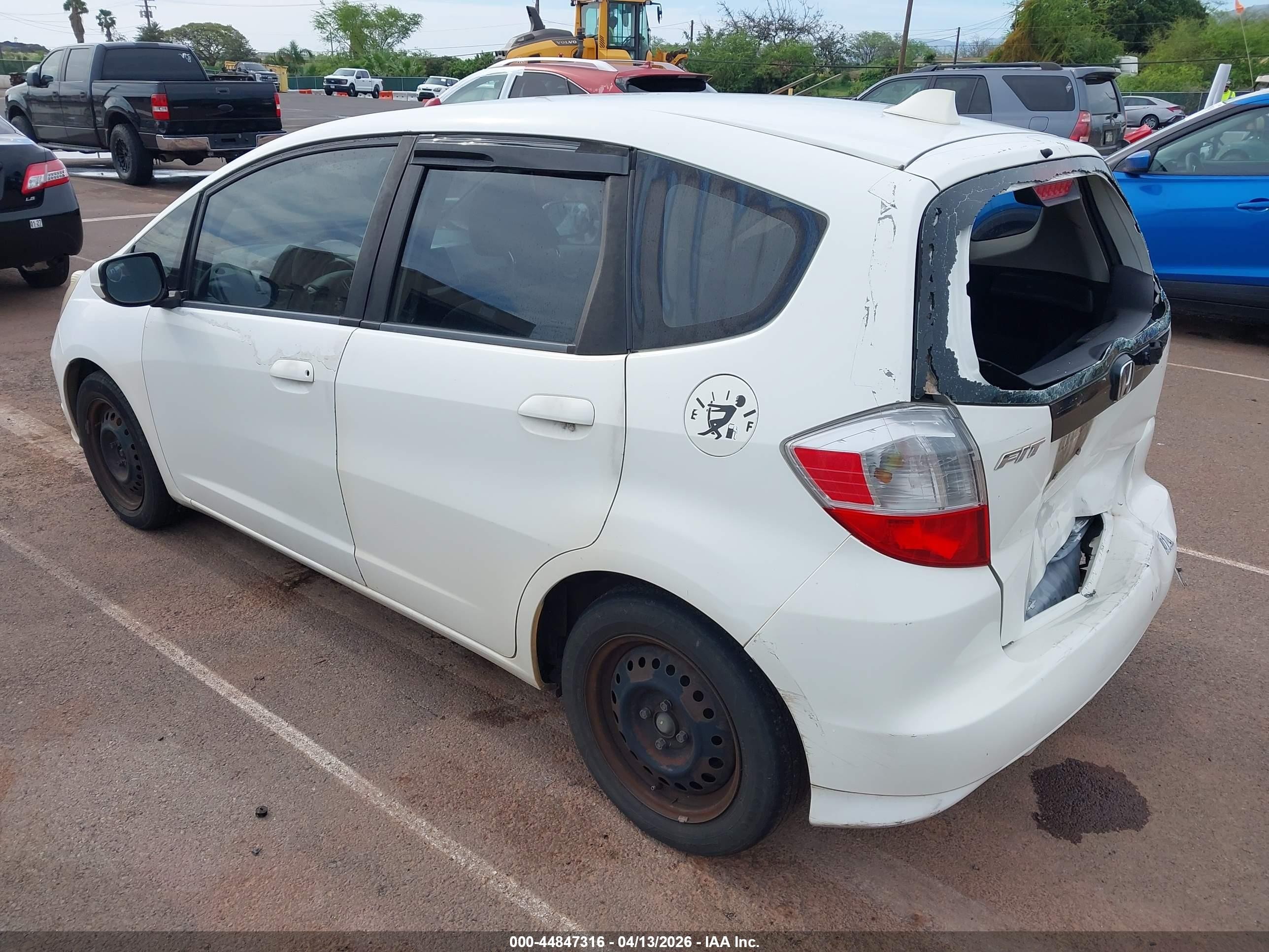 2013 Honda Fit   White vin: JHMGE8H38DC042268