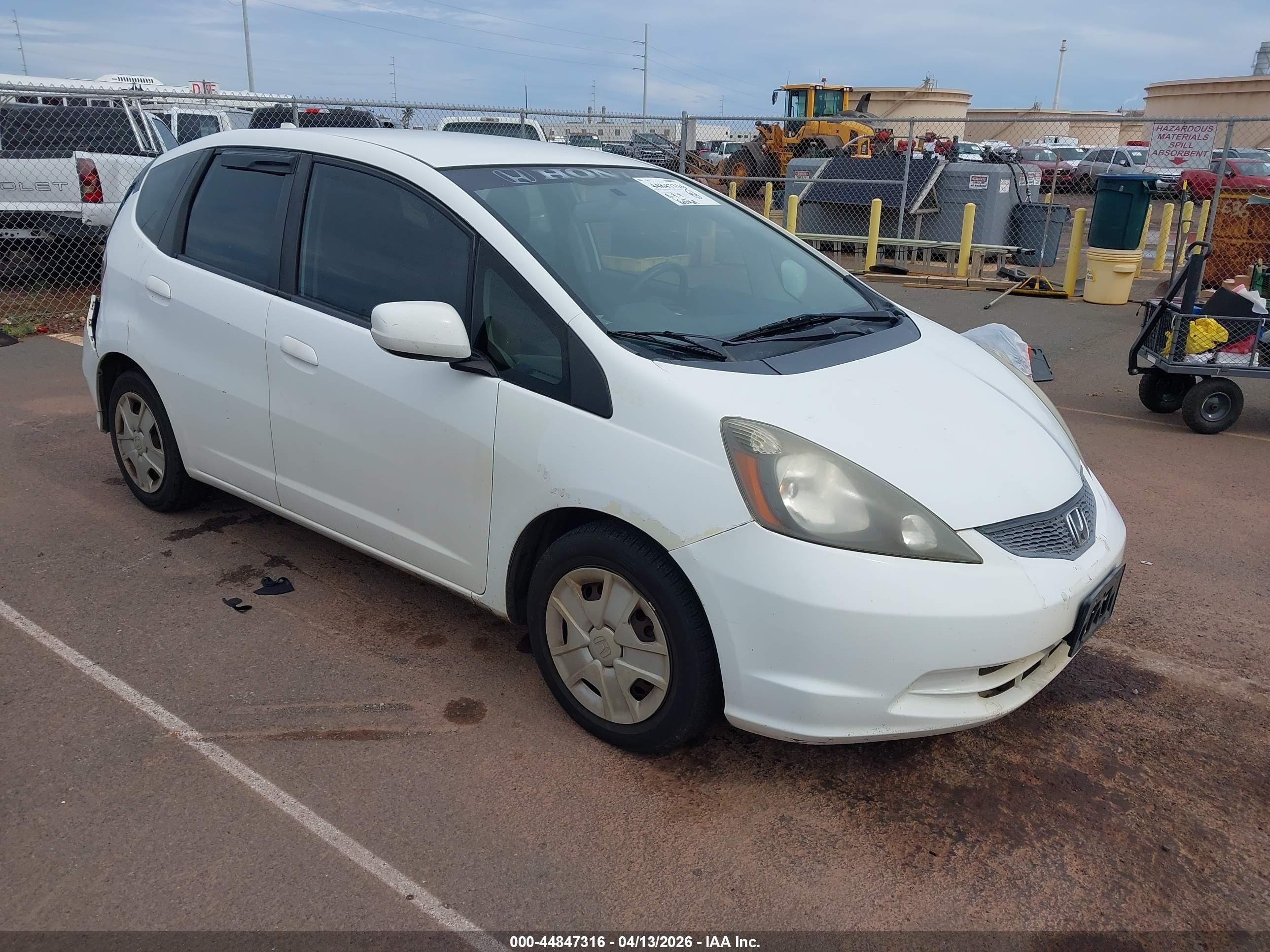 2013 Honda Fit   White vin: JHMGE8H38DC042268