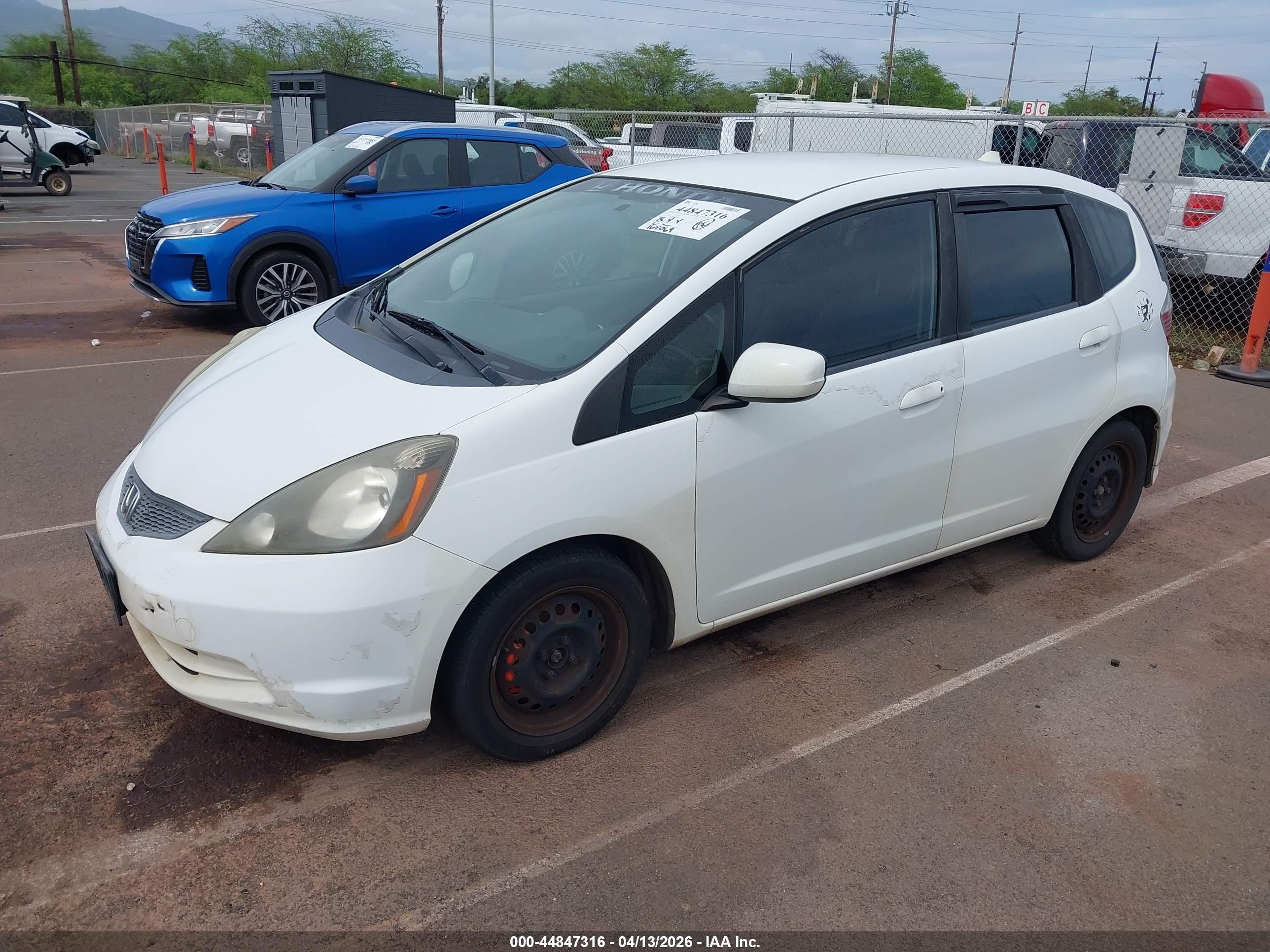 2013 Honda Fit   White vin: JHMGE8H38DC042268