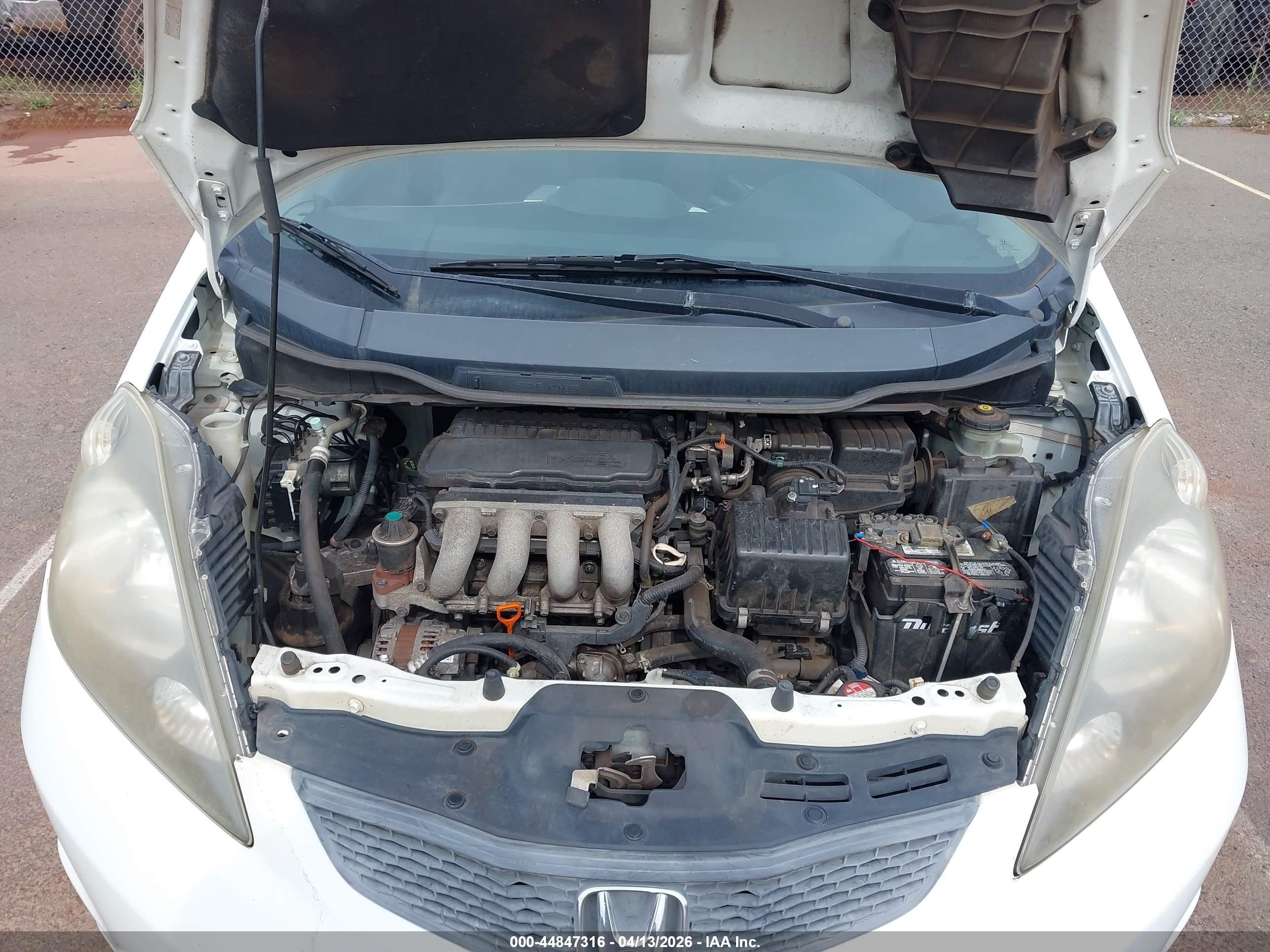 2013 Honda Fit   White vin: JHMGE8H38DC042268