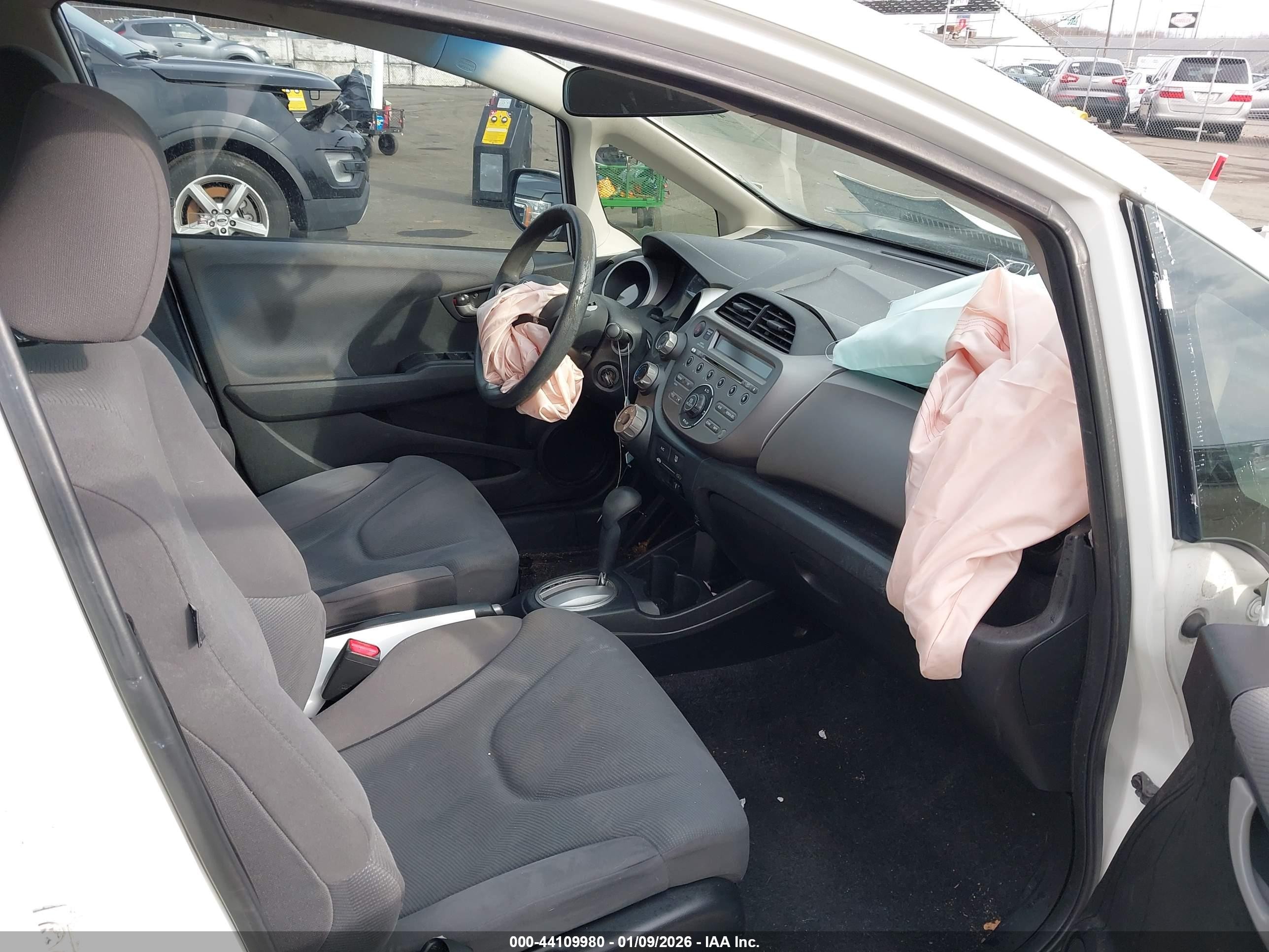 2013 Honda Fit   White vin: JHMGE8H38DC053965
