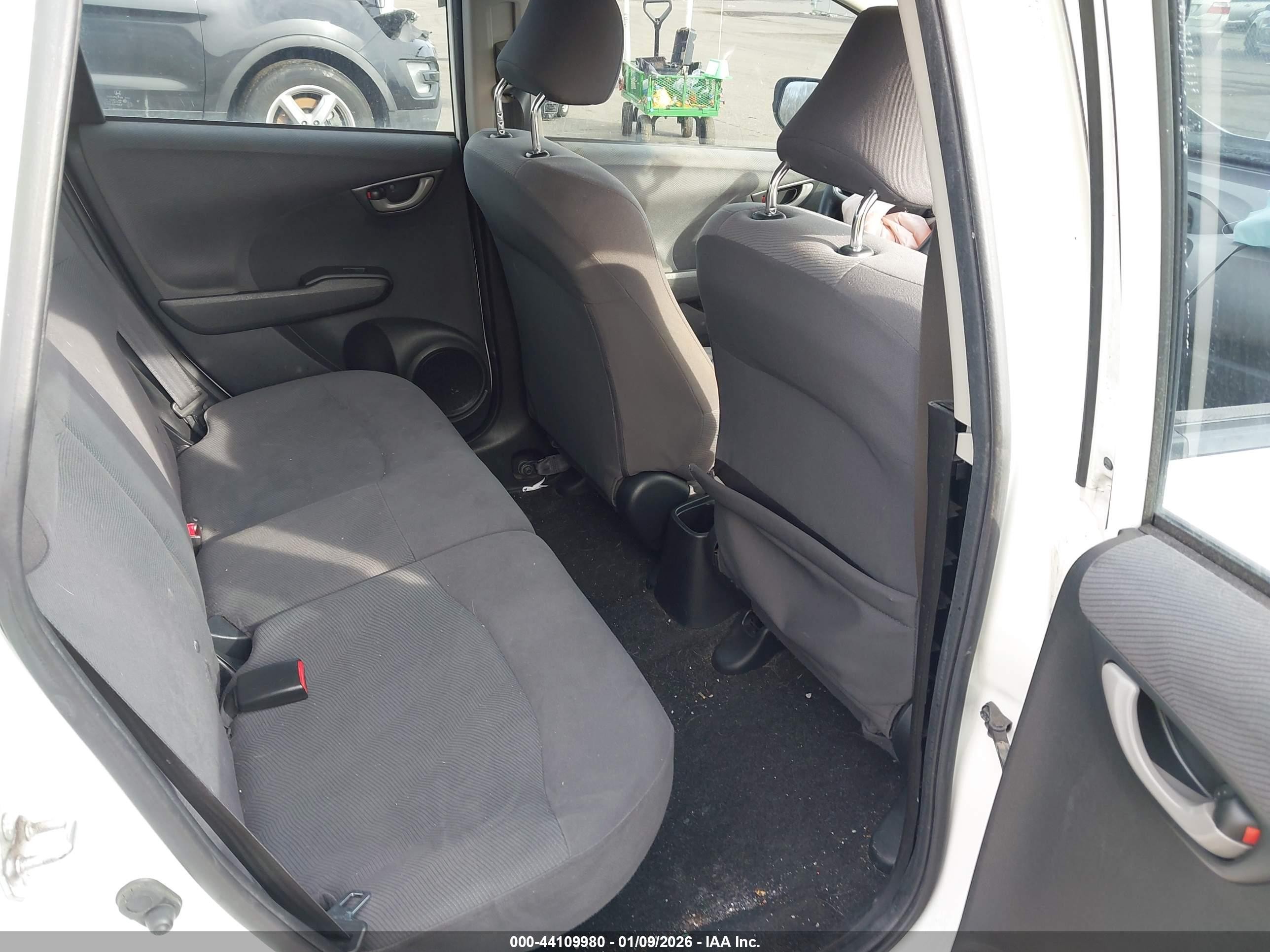 2013 Honda Fit   White vin: JHMGE8H38DC053965