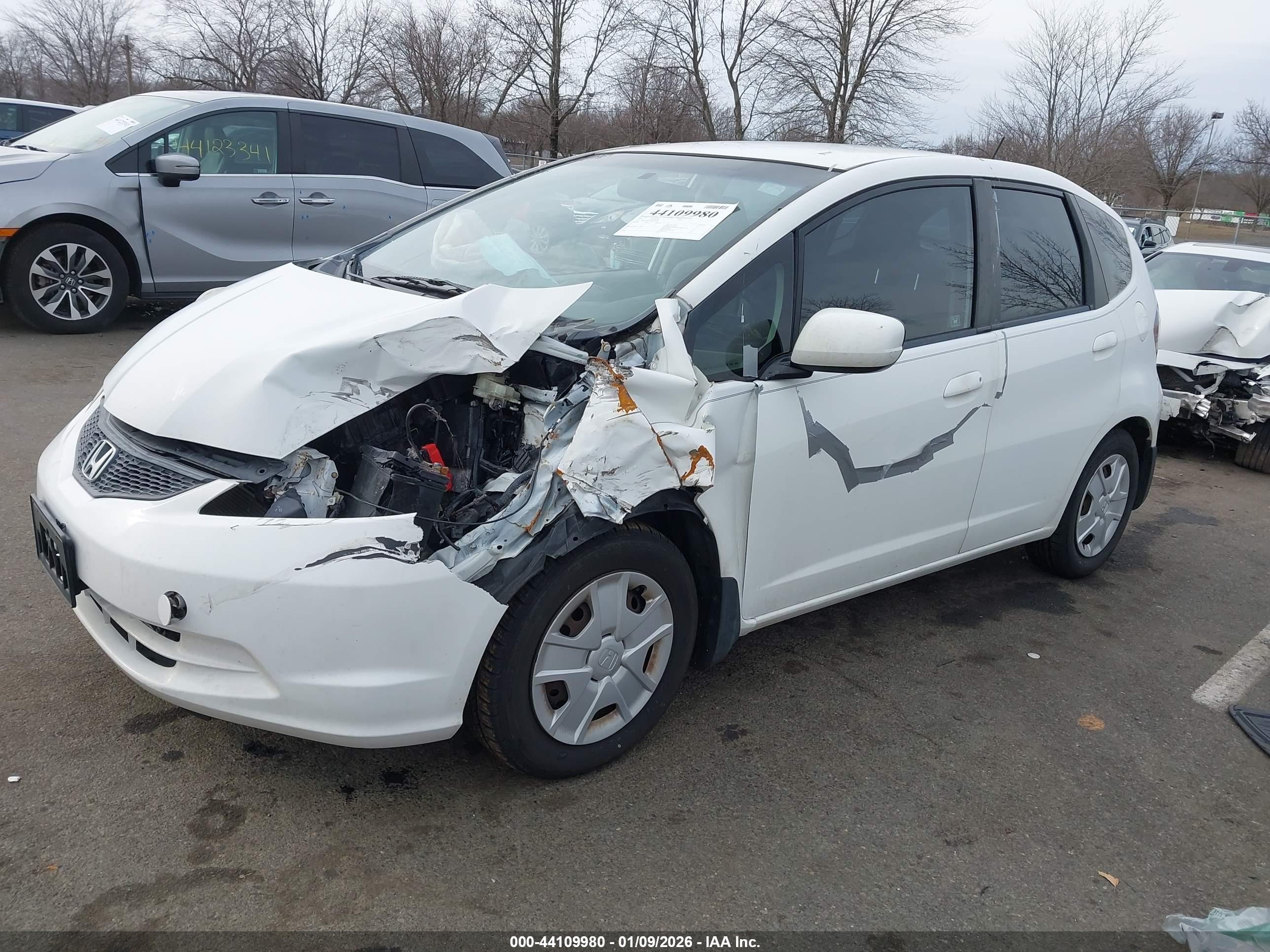 2013 Honda Fit   White vin: JHMGE8H38DC053965