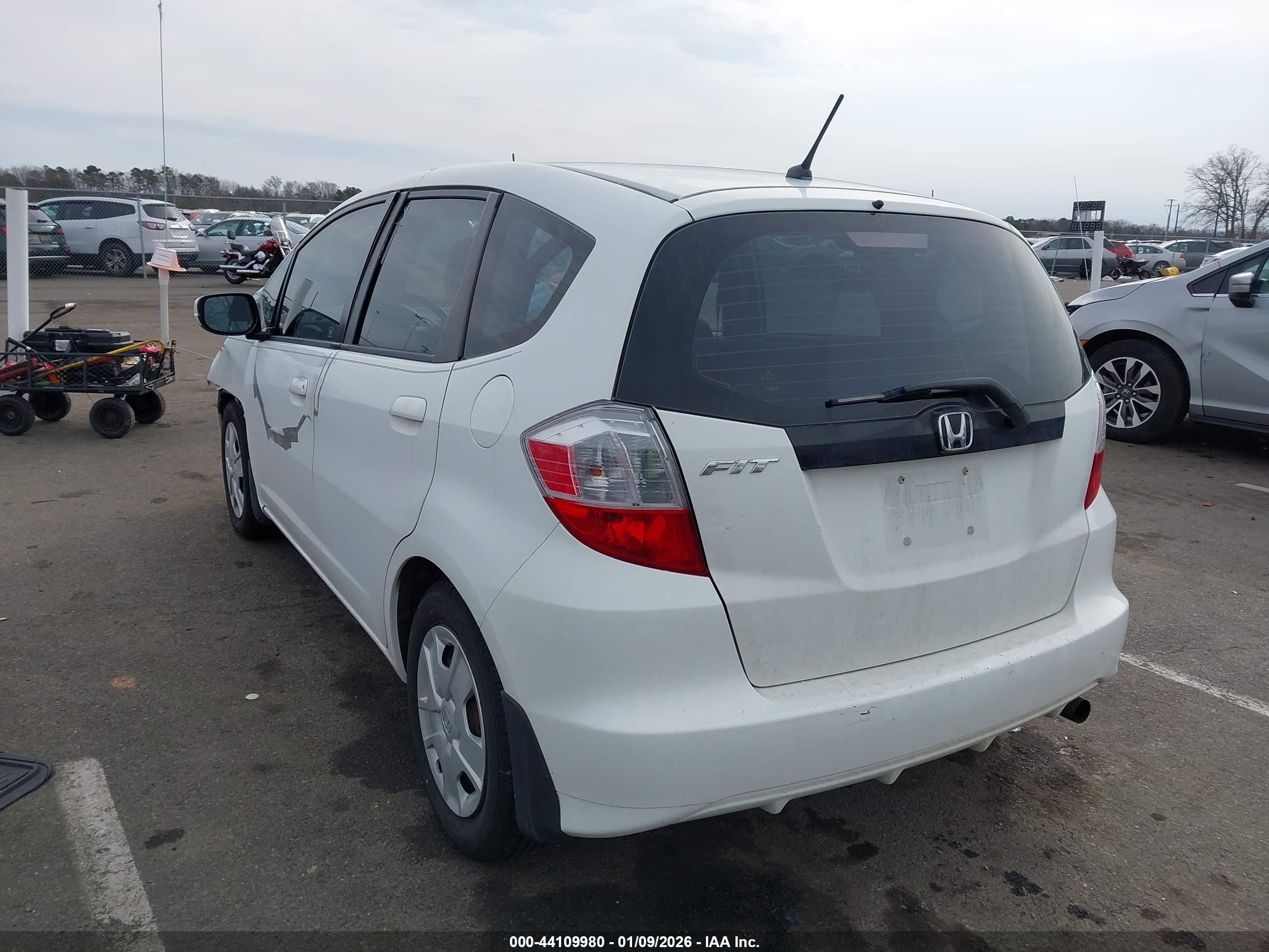 2013 Honda Fit   White vin: JHMGE8H38DC053965