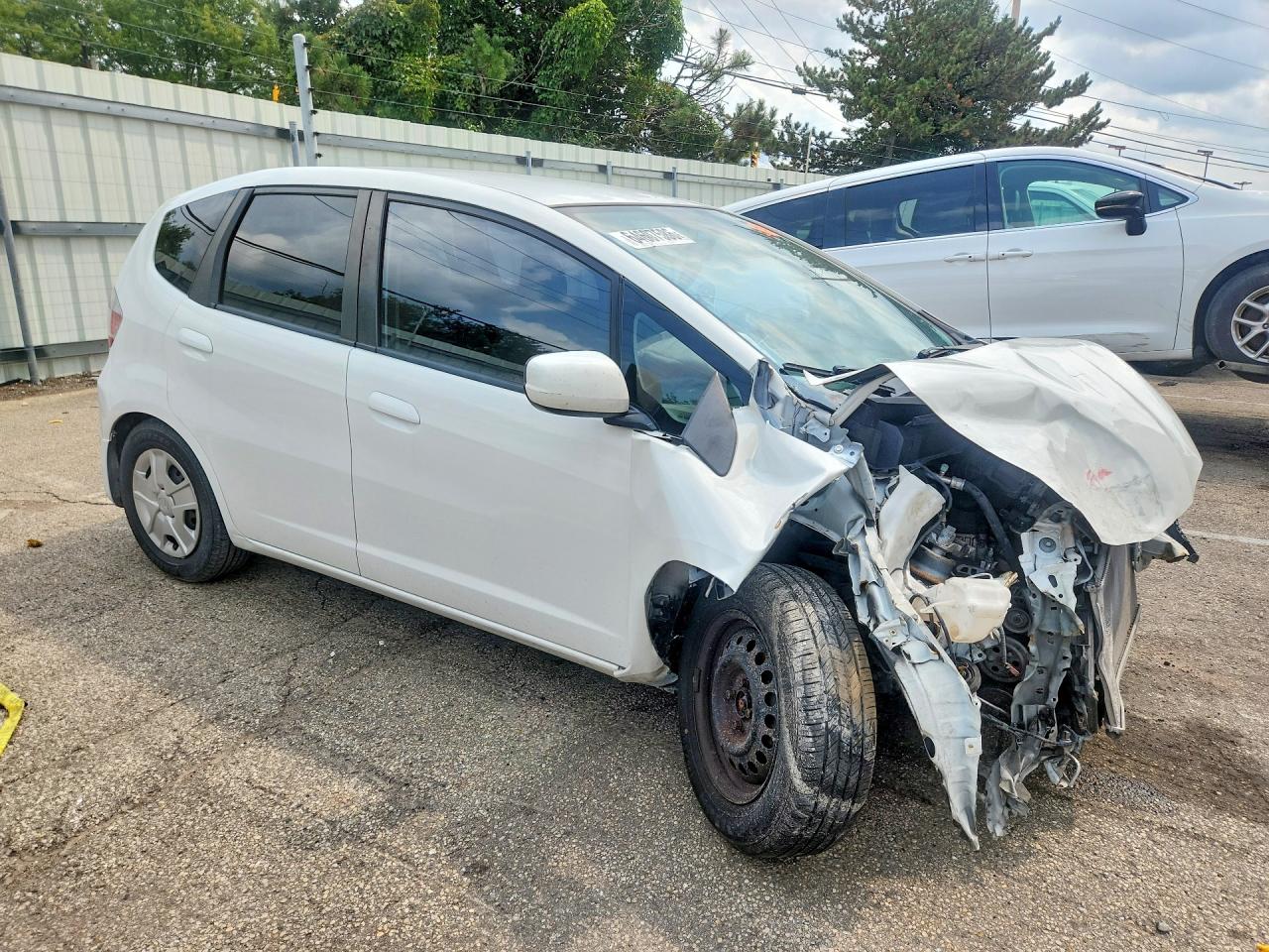 2013 Honda Fit Белый vin: JHMGE8H38DC056915