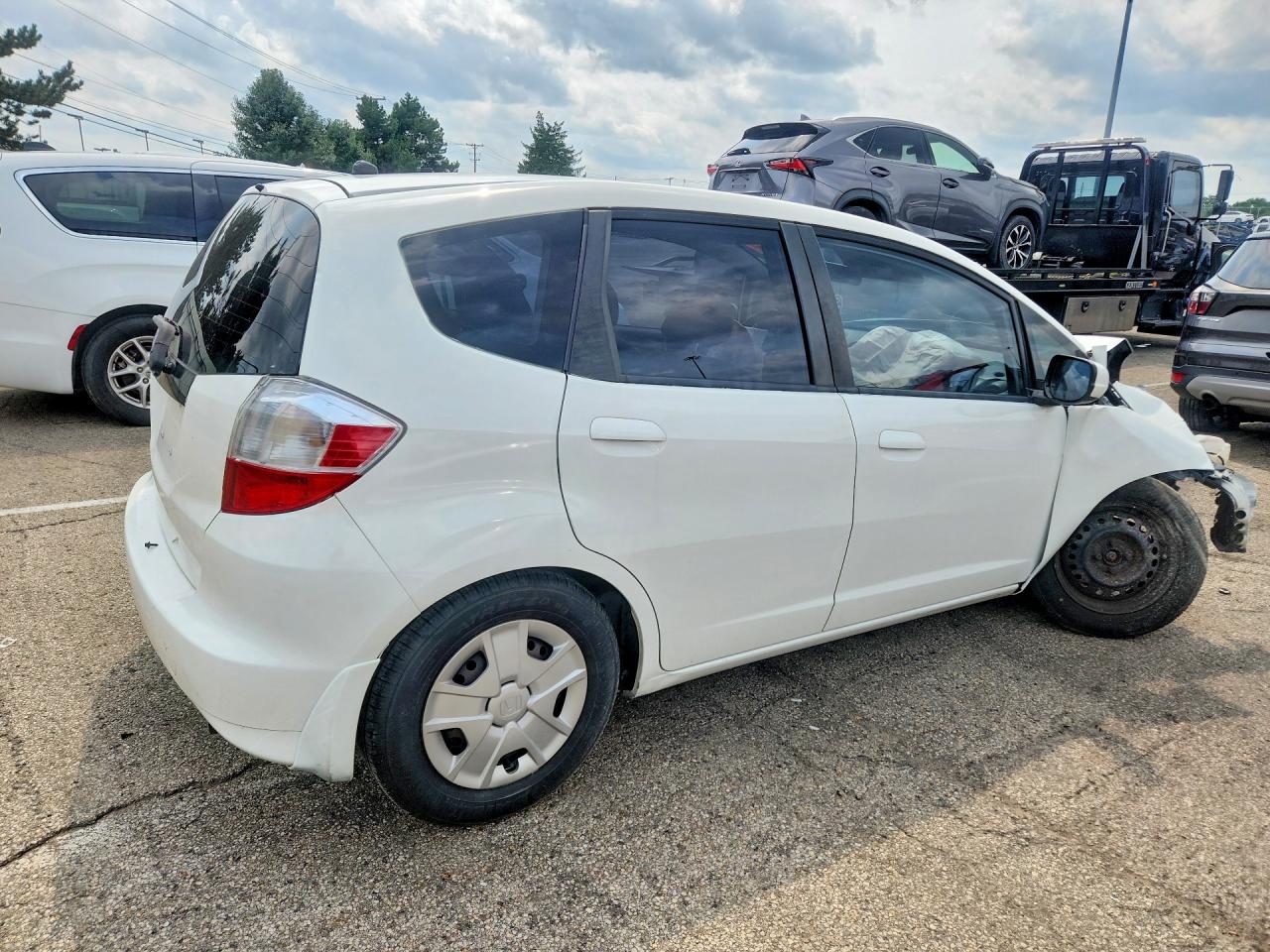 2013 Honda Fit Белый vin: JHMGE8H38DC056915