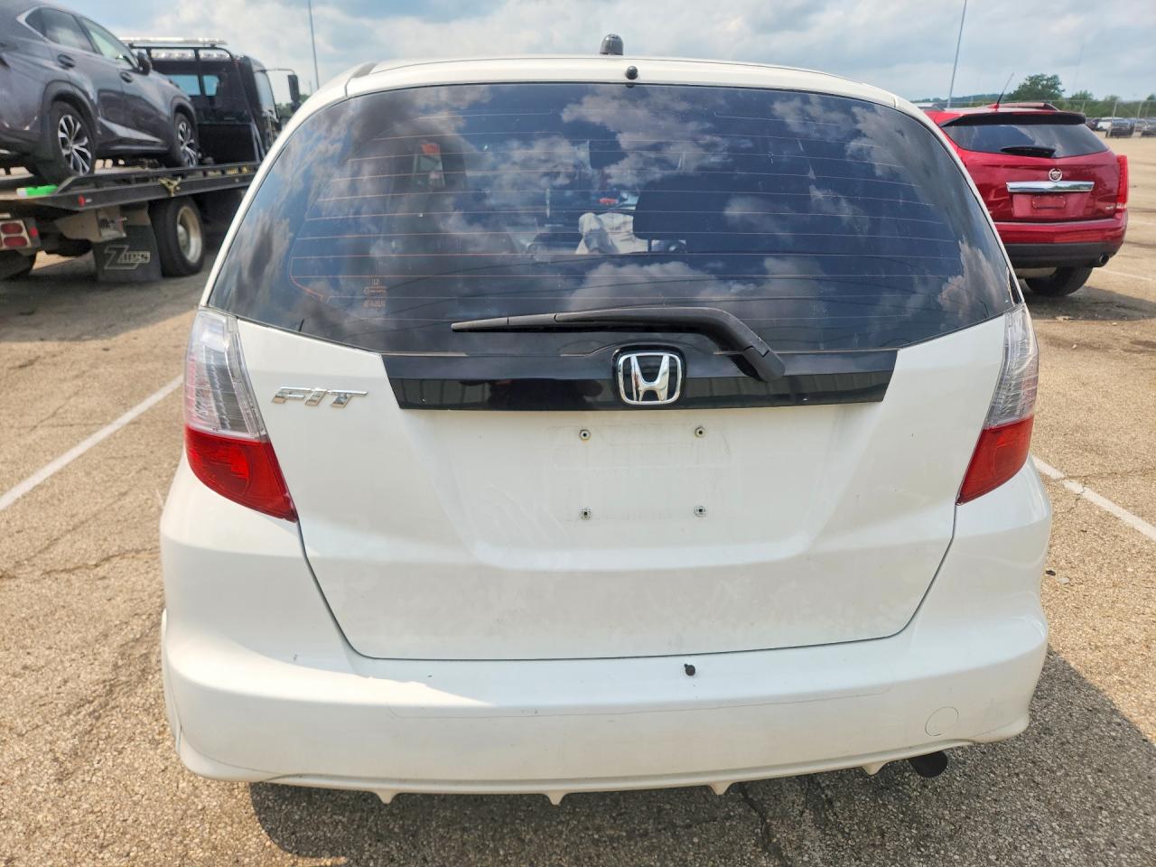 2013 Honda Fit Белый vin: JHMGE8H38DC056915