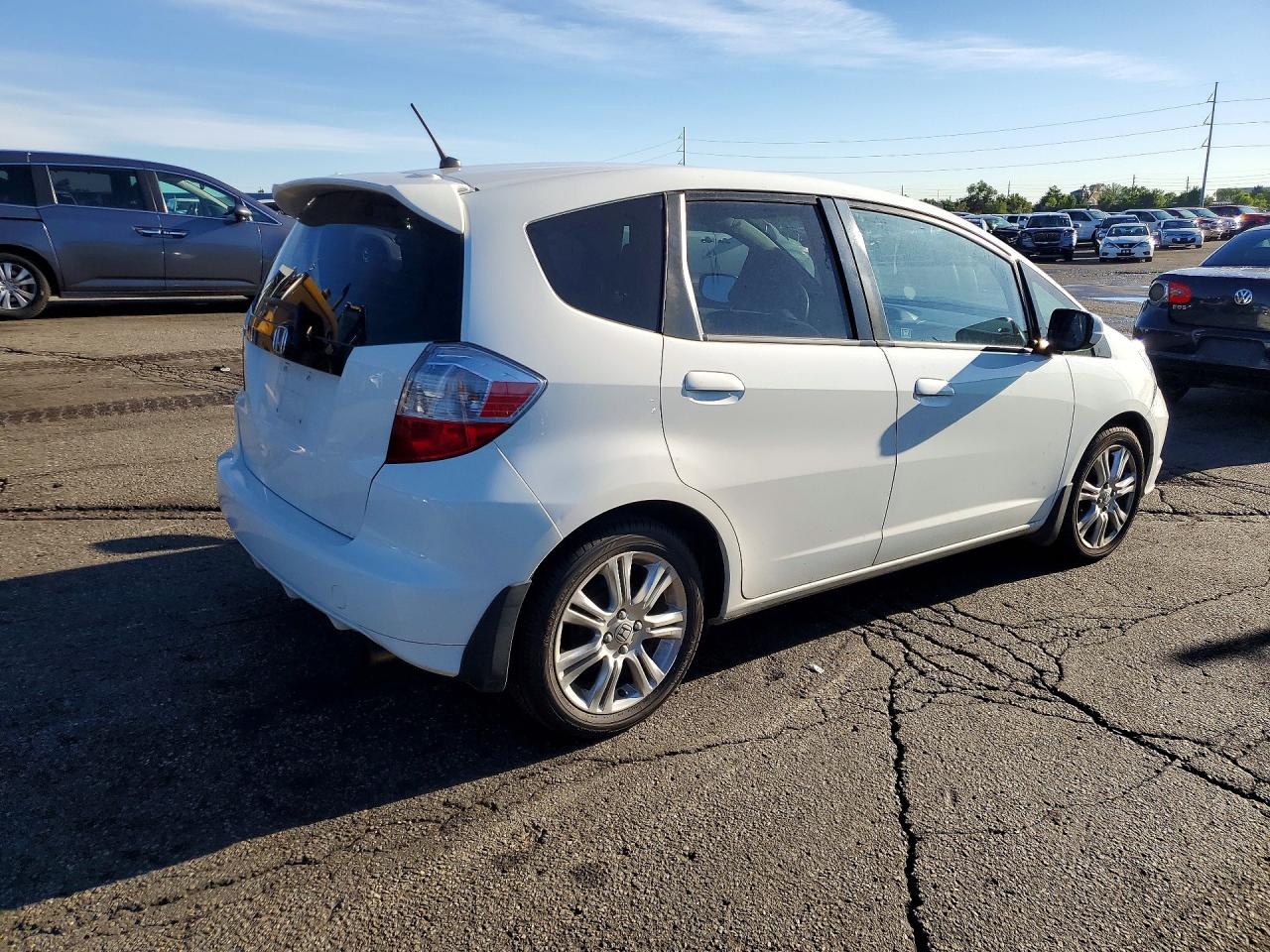 2013 Honda Fit White vin: JHMGE8H38DC079837