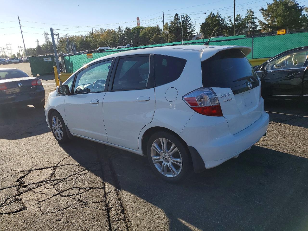 2013 Honda Fit White vin: JHMGE8H38DC079837