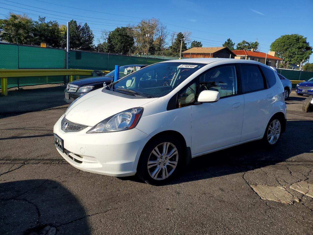 2013 Honda Fit White vin: JHMGE8H38DC079837