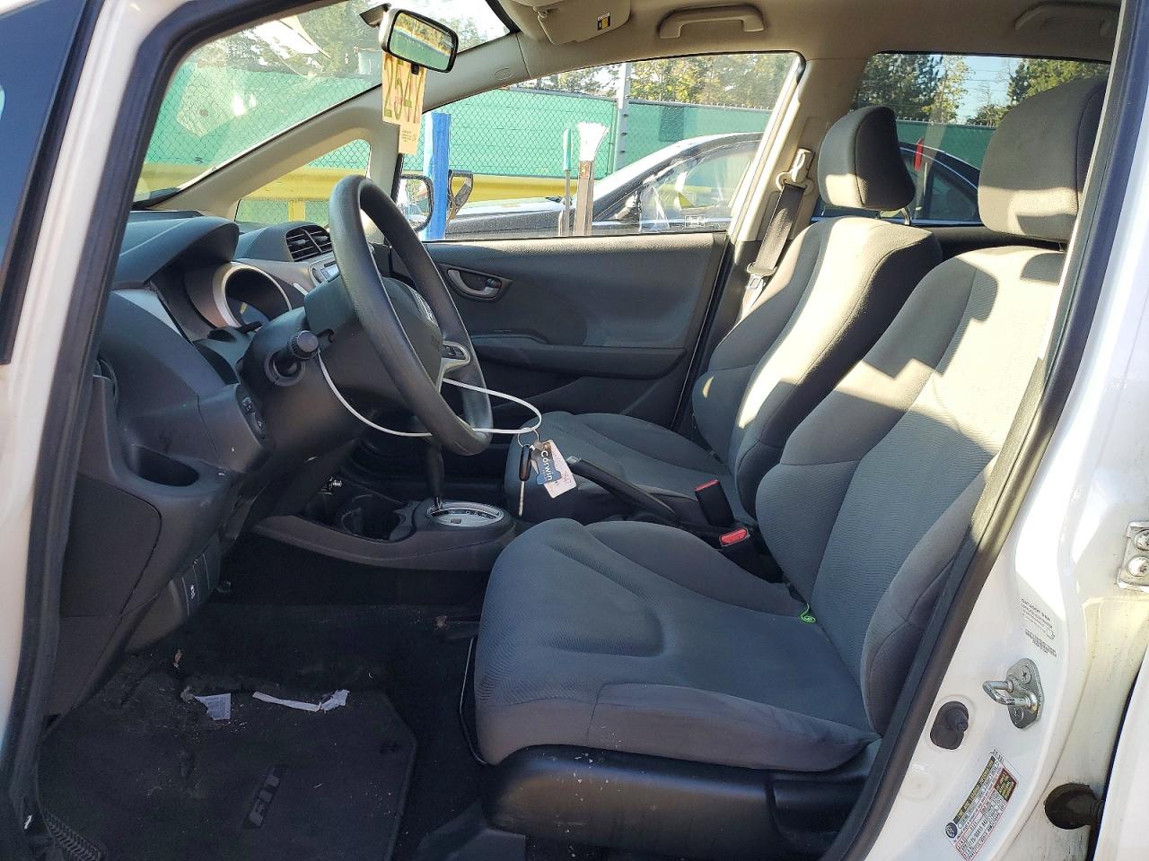 2013 Honda Fit White vin: JHMGE8H38DC079837
