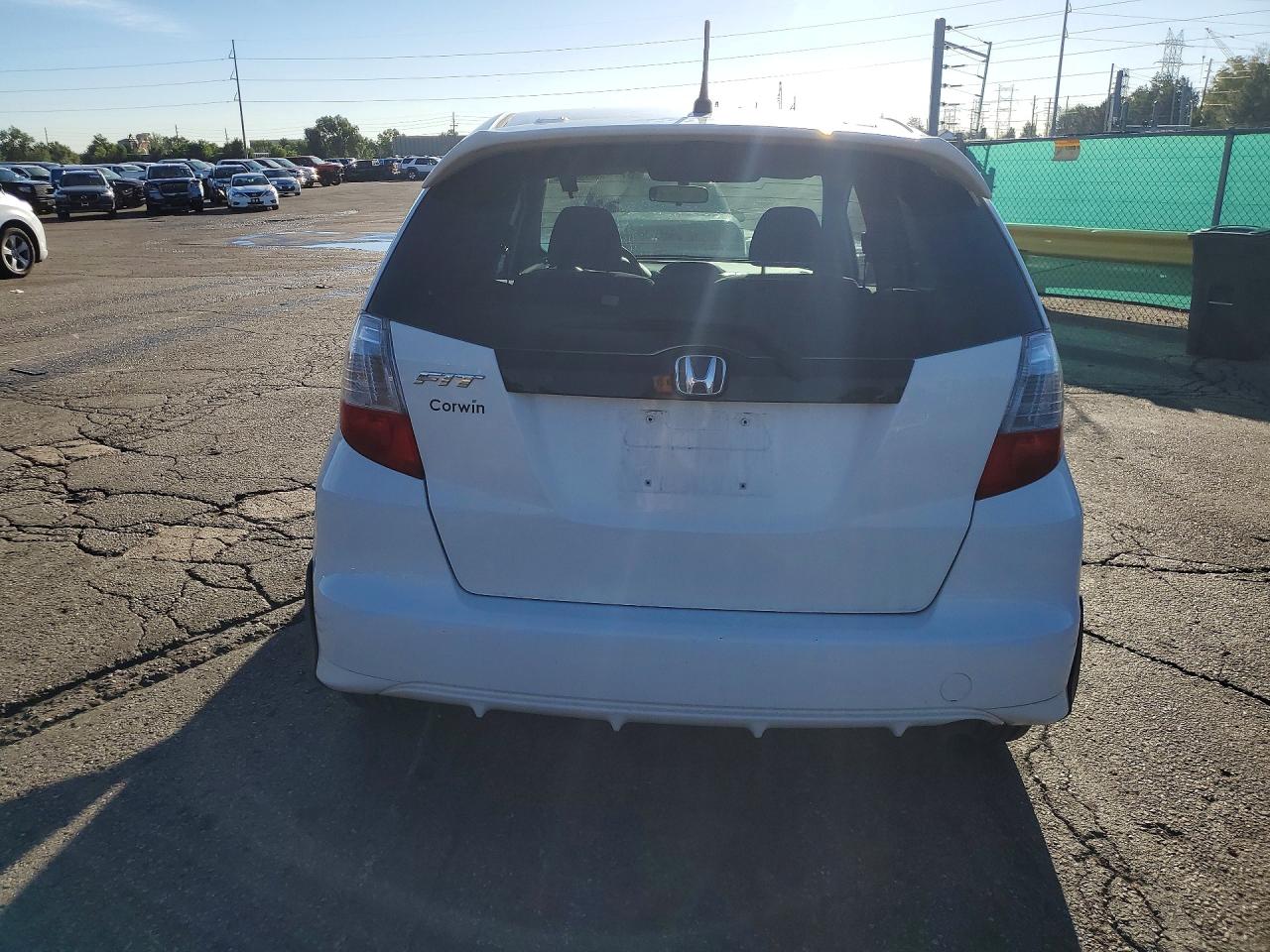2013 Honda Fit White vin: JHMGE8H38DC079837