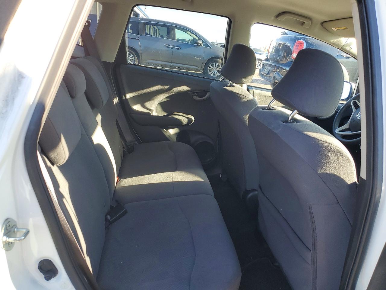 2013 Honda Fit White vin: JHMGE8H38DC079837