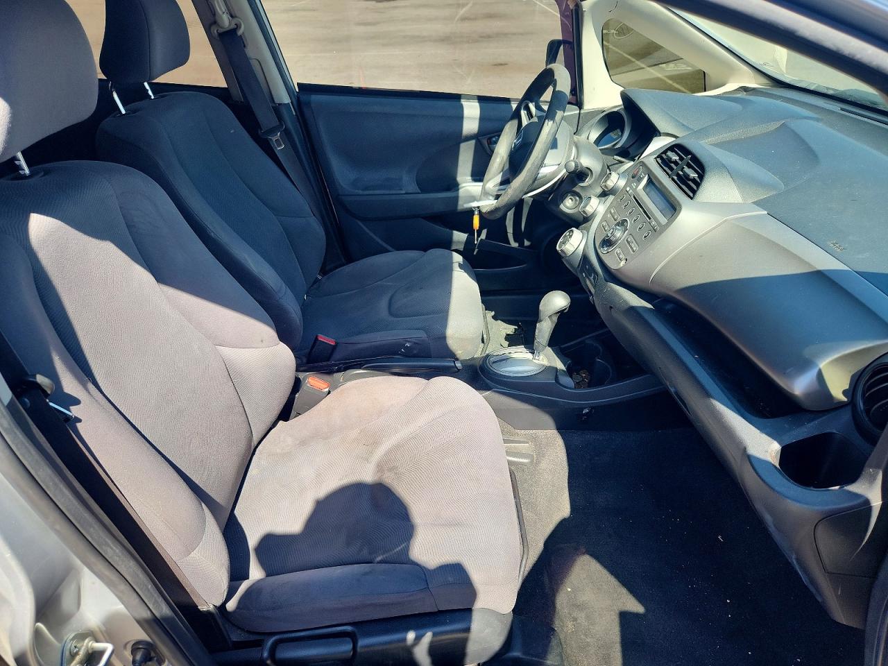 2013 Honda Fit Silver vin: JHMGE8H38DC080051