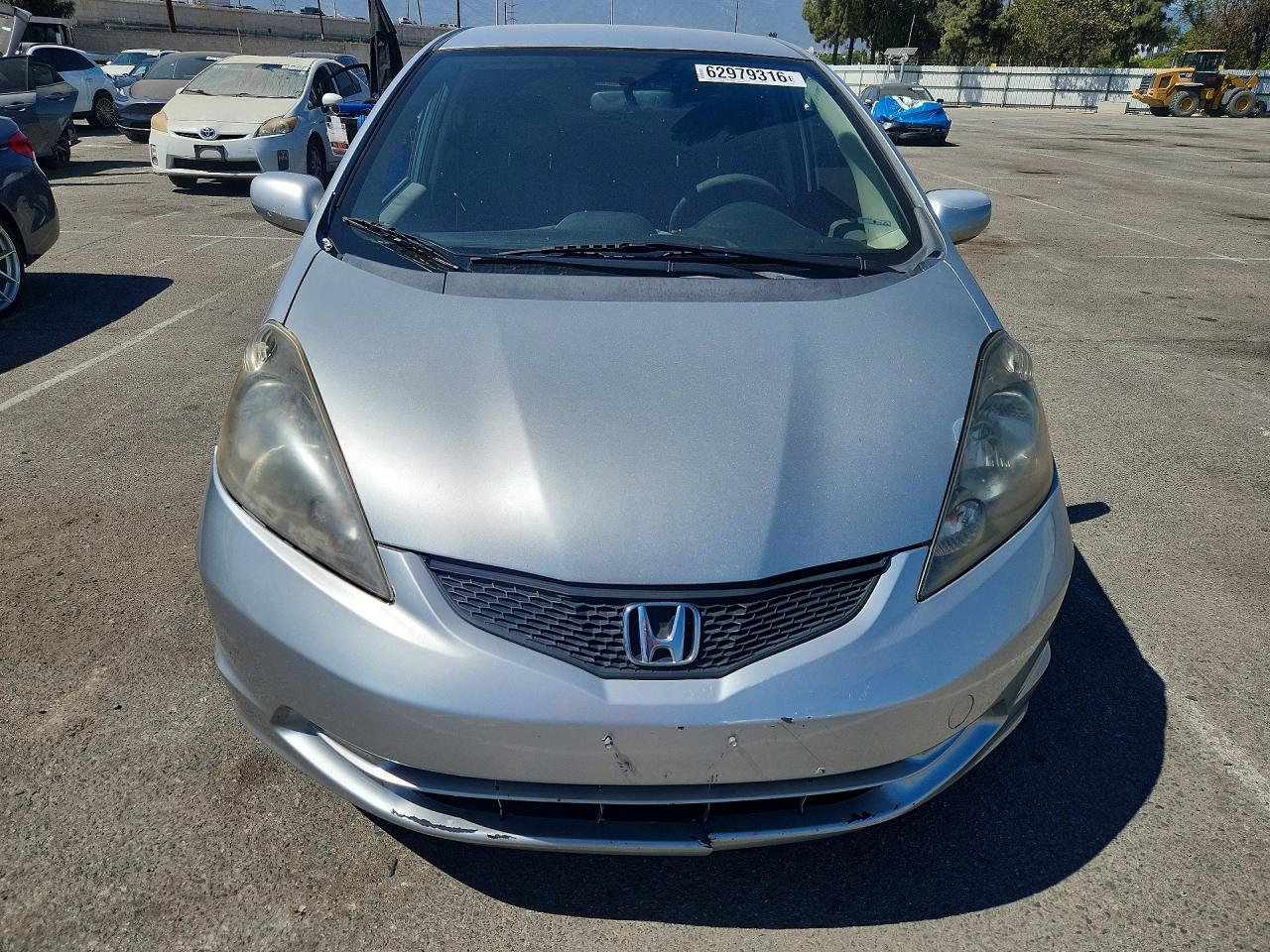2013 Honda Fit Silver vin: JHMGE8H38DC080051
