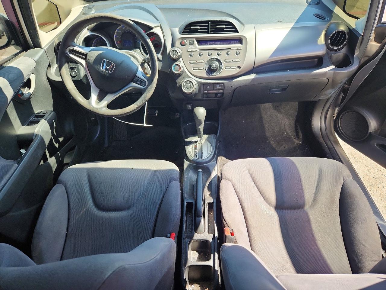2013 Honda Fit Silver vin: JHMGE8H38DC080051