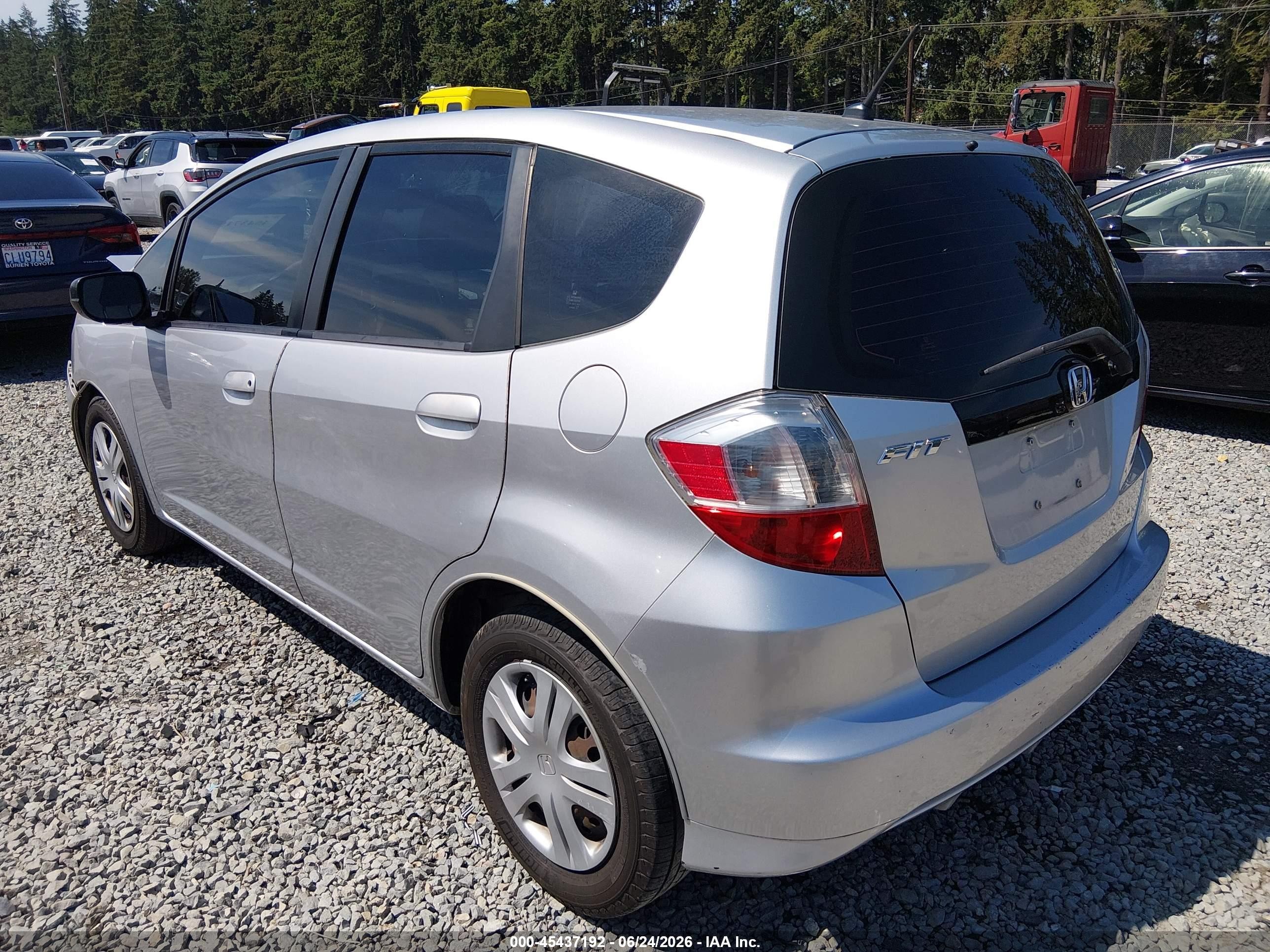2011 Honda Fit   Silver vin: JHMGE8H39BC015125