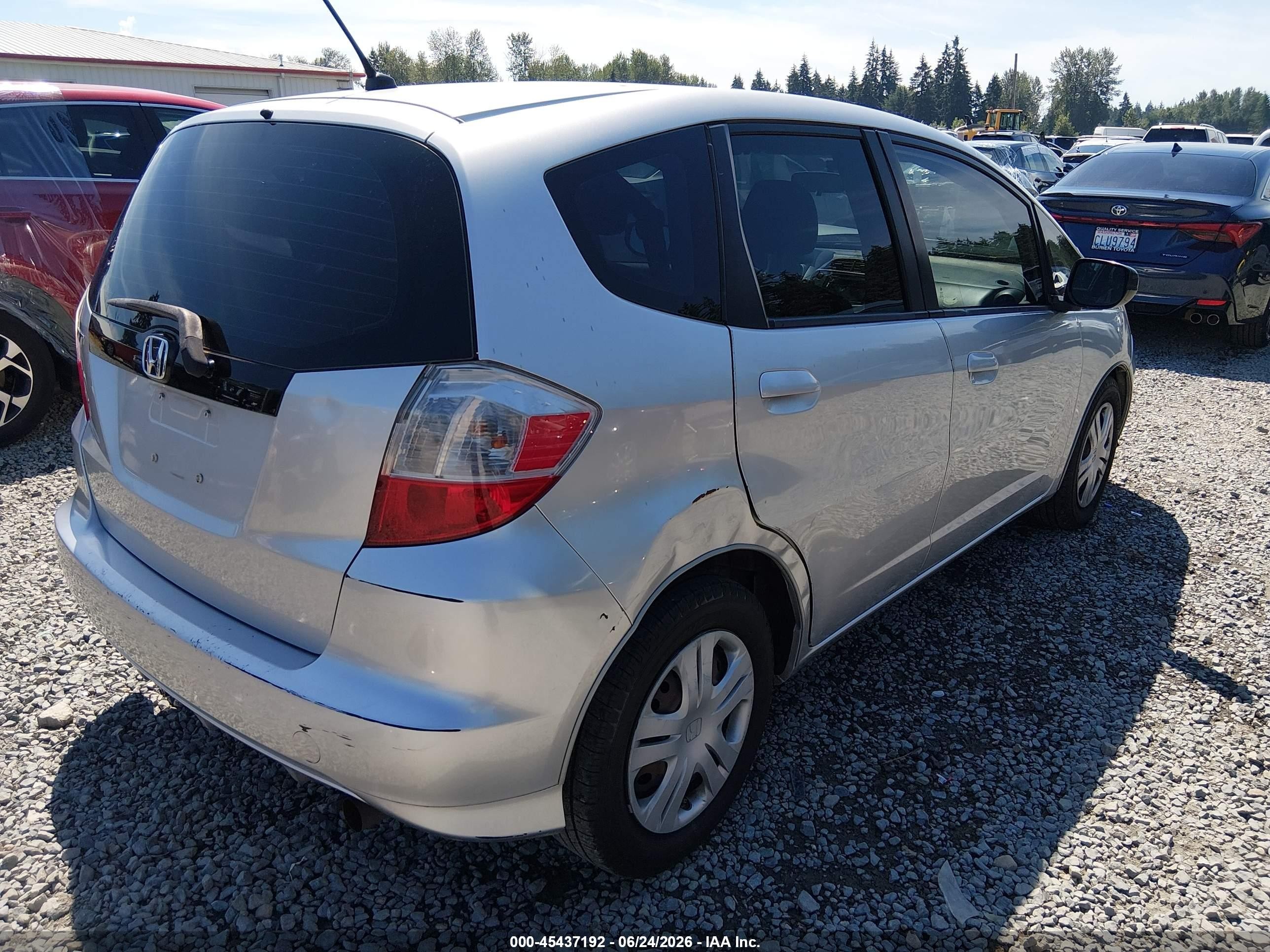 2011 Honda Fit   Silver vin: JHMGE8H39BC015125