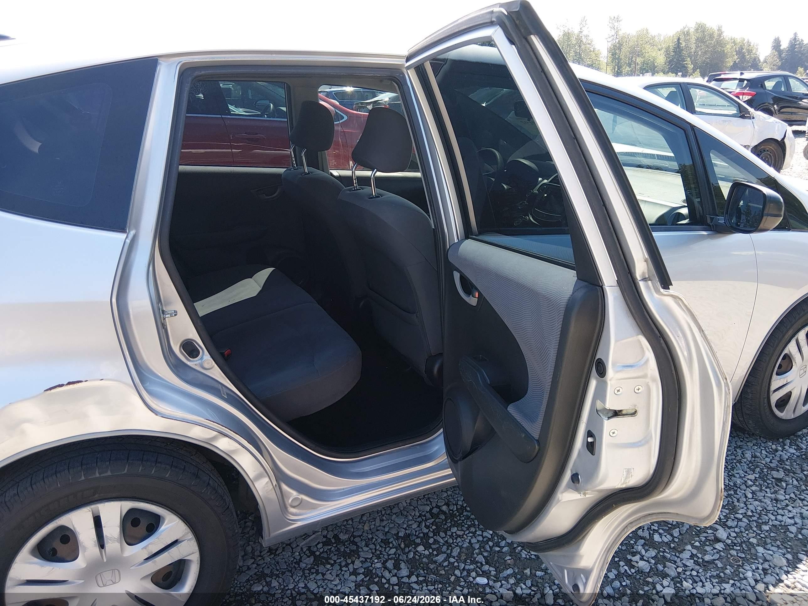 2011 Honda Fit   Silver vin: JHMGE8H39BC015125