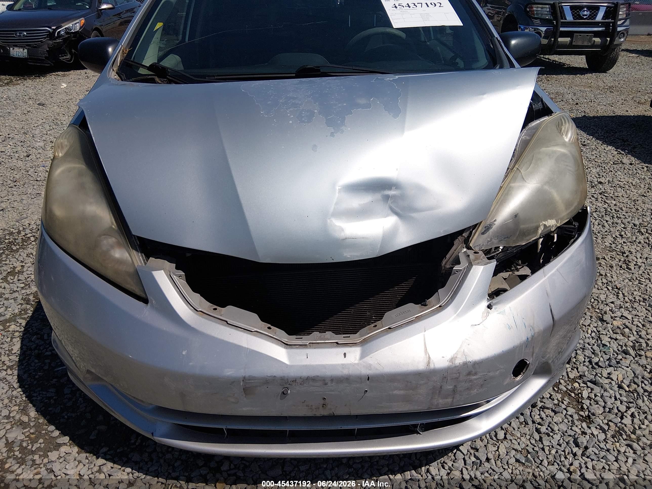 2011 Honda Fit   Silver vin: JHMGE8H39BC015125