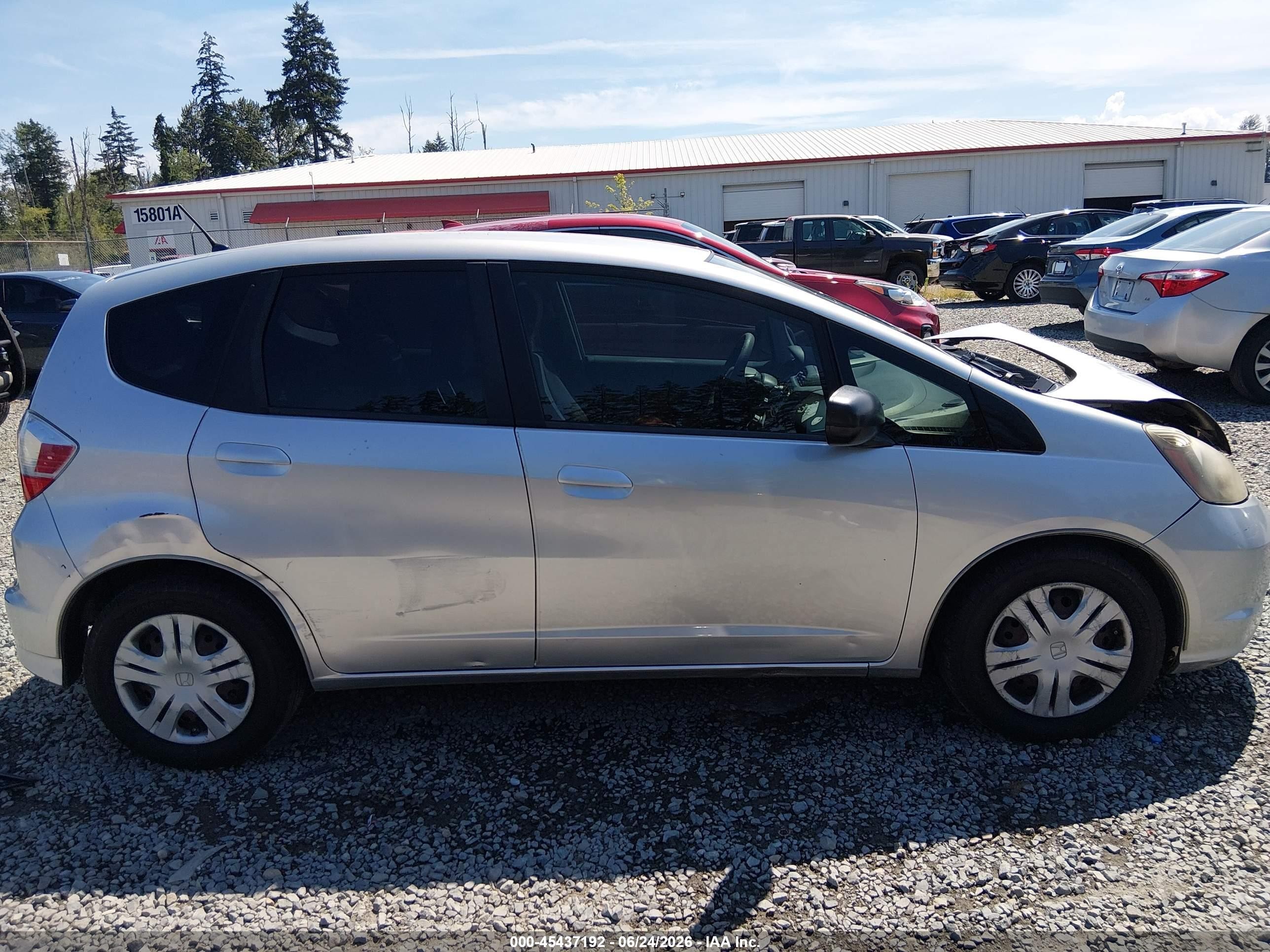 2011 Honda Fit   Silver vin: JHMGE8H39BC015125