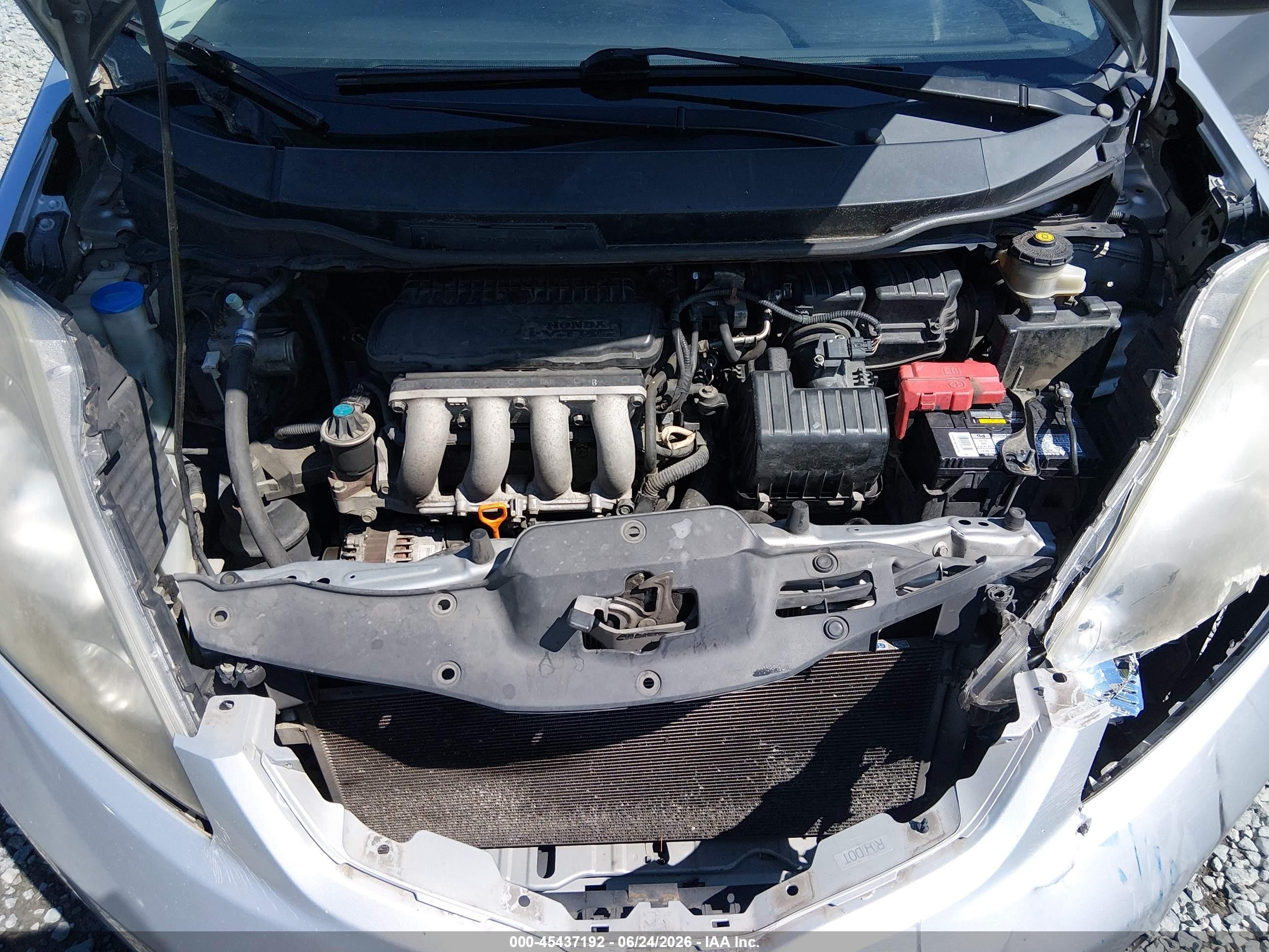 2011 Honda Fit   Silver vin: JHMGE8H39BC015125