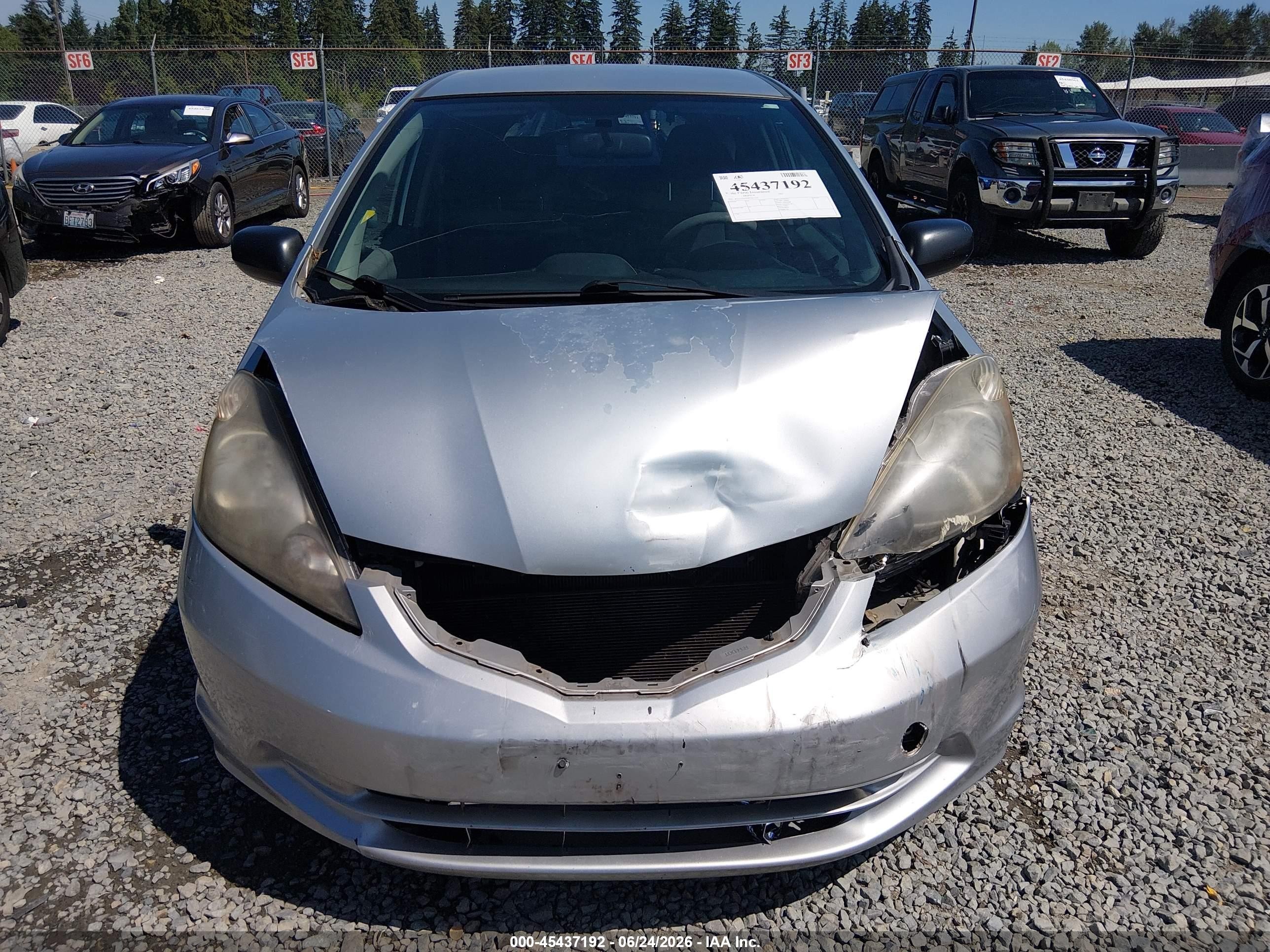 2011 Honda Fit   Silver vin: JHMGE8H39BC015125