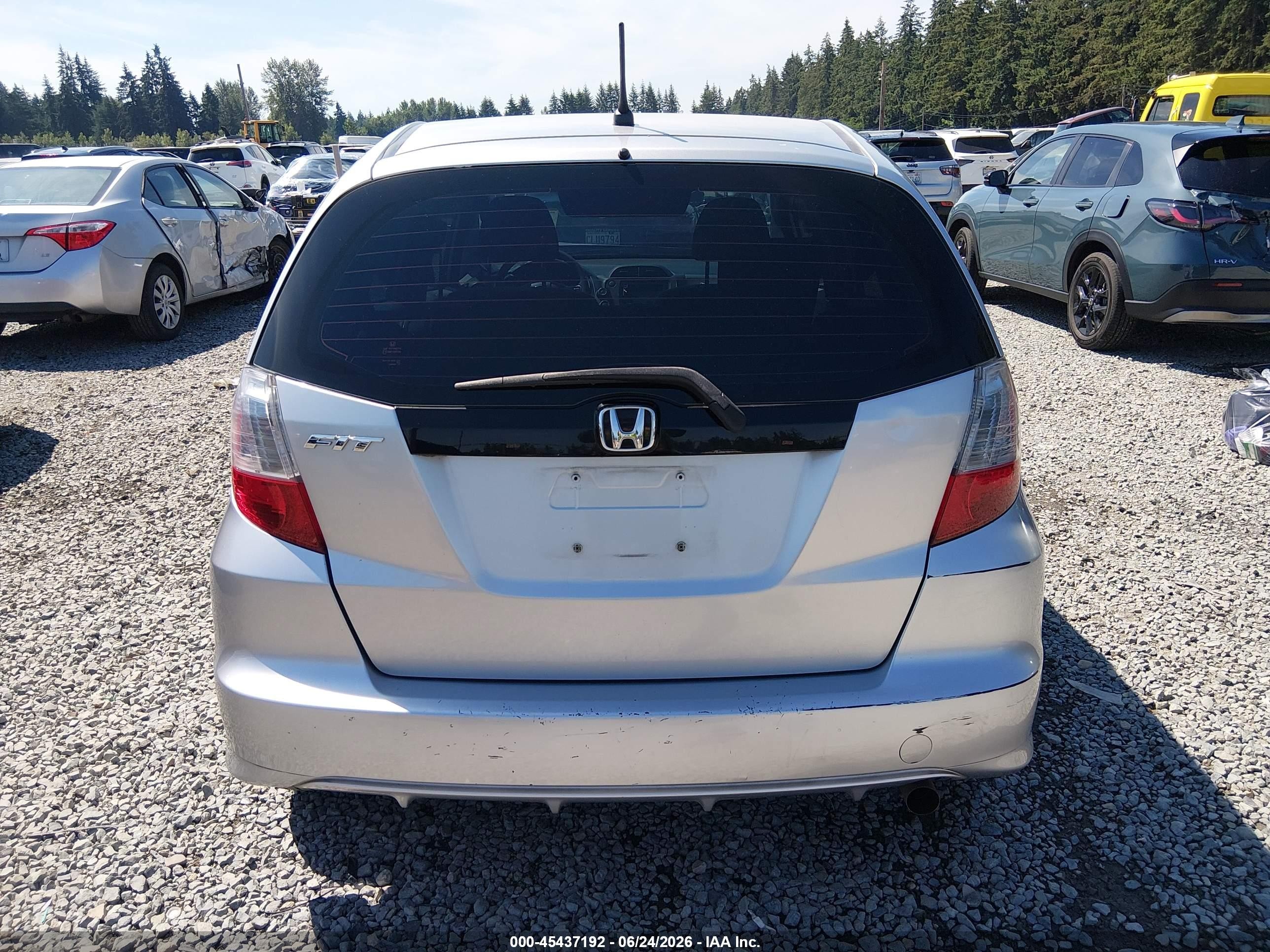 2011 Honda Fit   Silver vin: JHMGE8H39BC015125