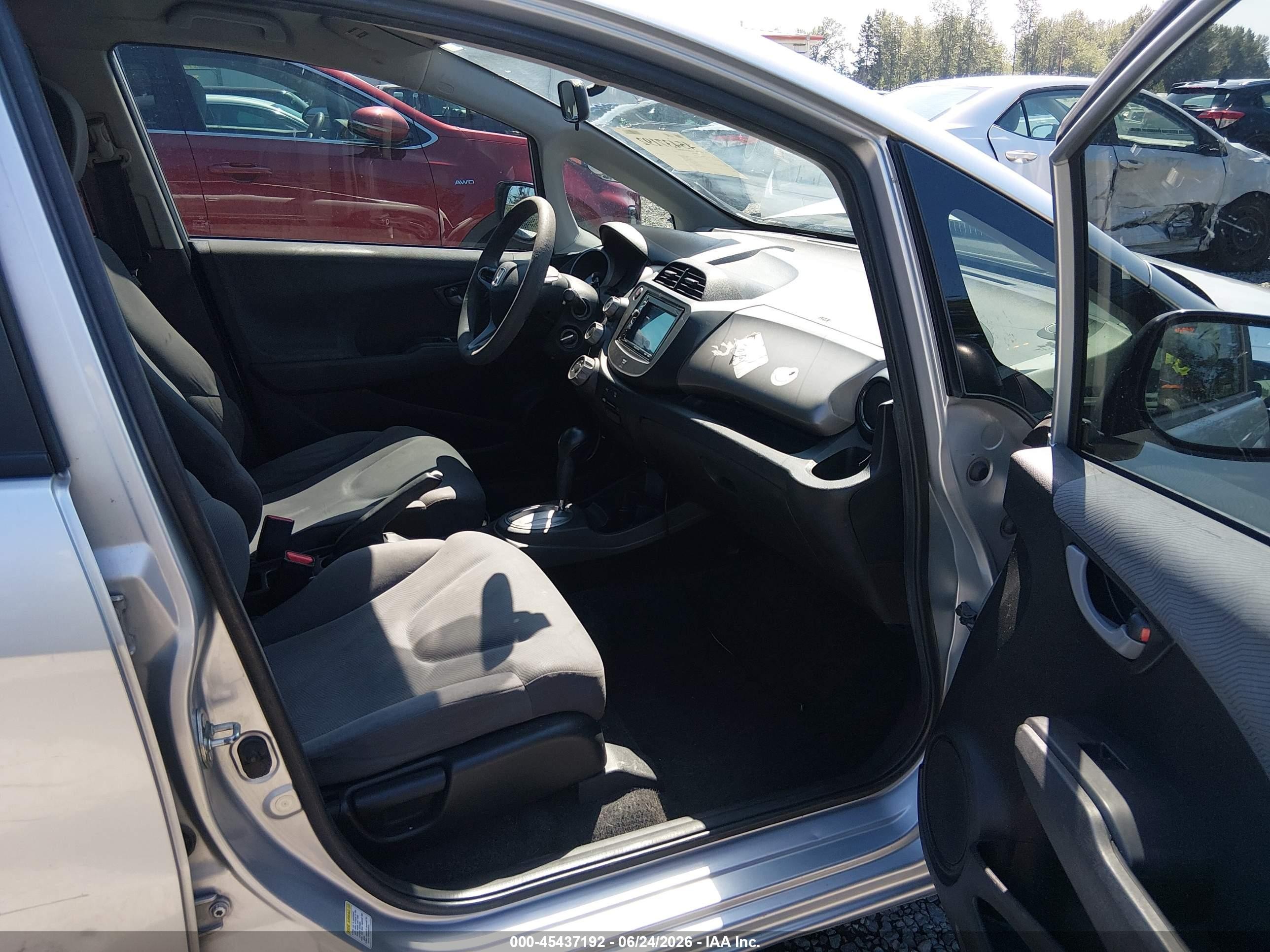 2011 Honda Fit   Silver vin: JHMGE8H39BC015125