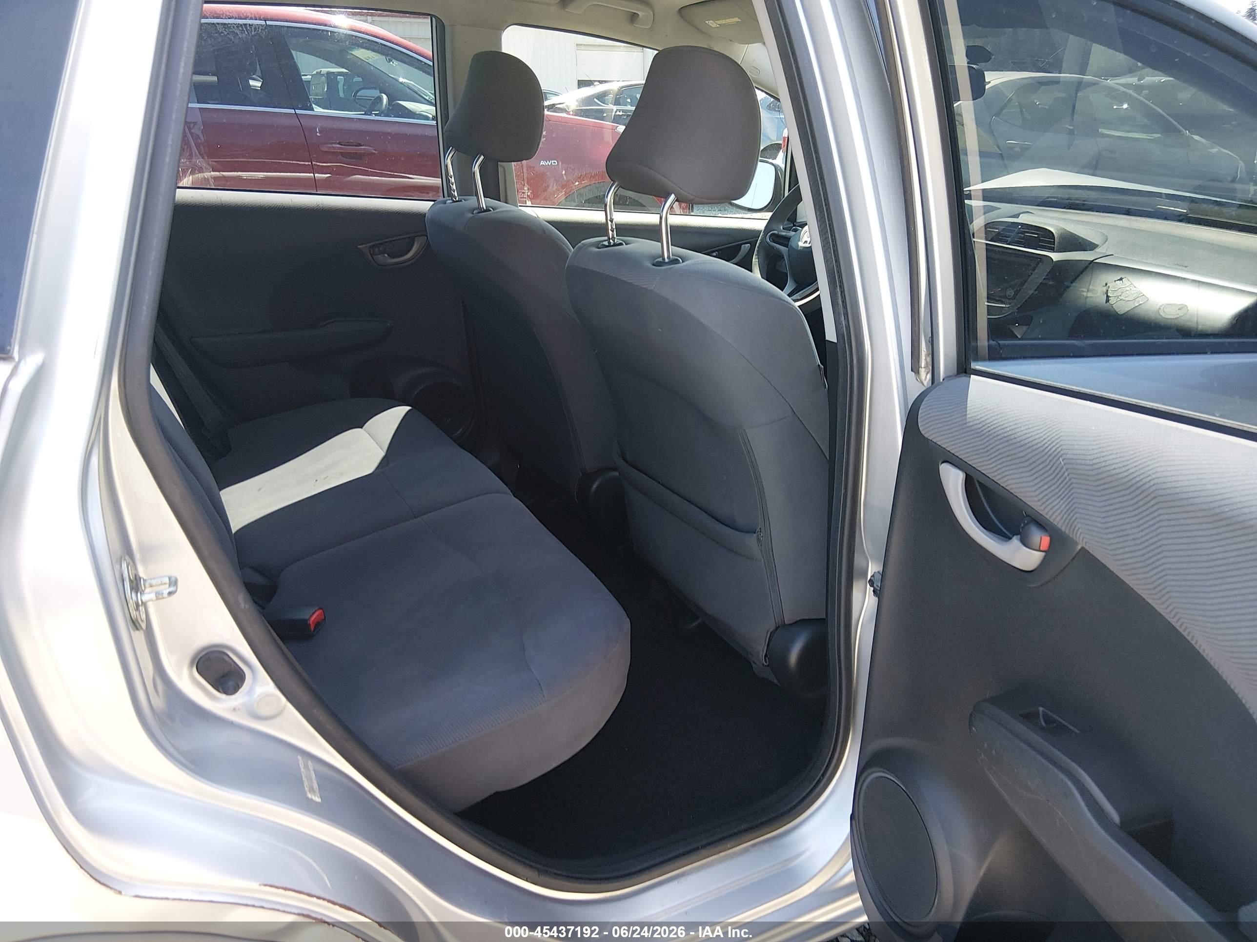 2011 Honda Fit   Silver vin: JHMGE8H39BC015125