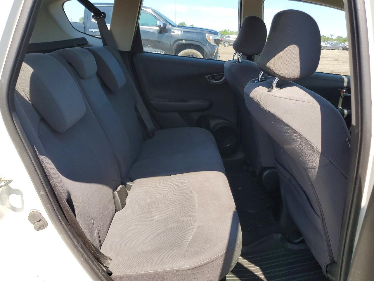 2013 Honda Fit White vin: JHMGE8H39DC005116