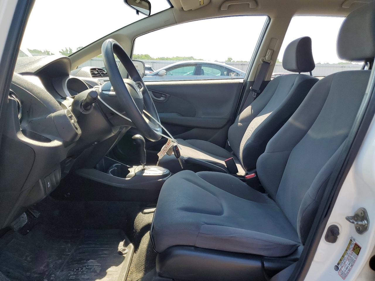 2013 Honda Fit White vin: JHMGE8H39DC005116